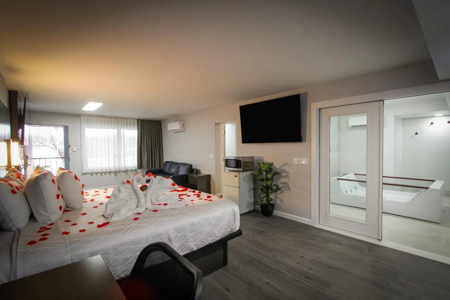 Photo of the whole room, Bed in Envi Boutique Hotel Henderson-Evansville South