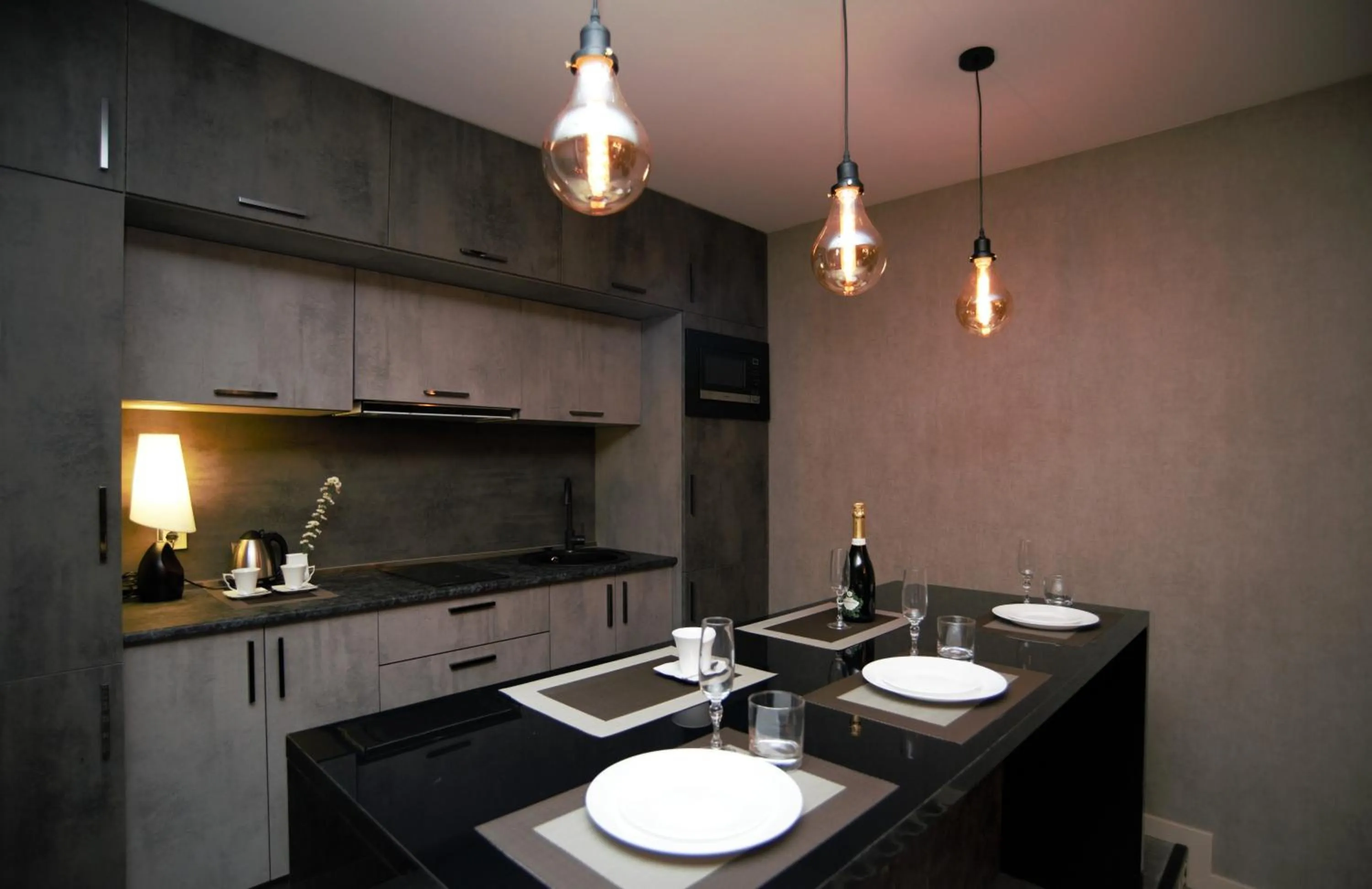 Kitchen or kitchenette in Gallery Art Hotel
