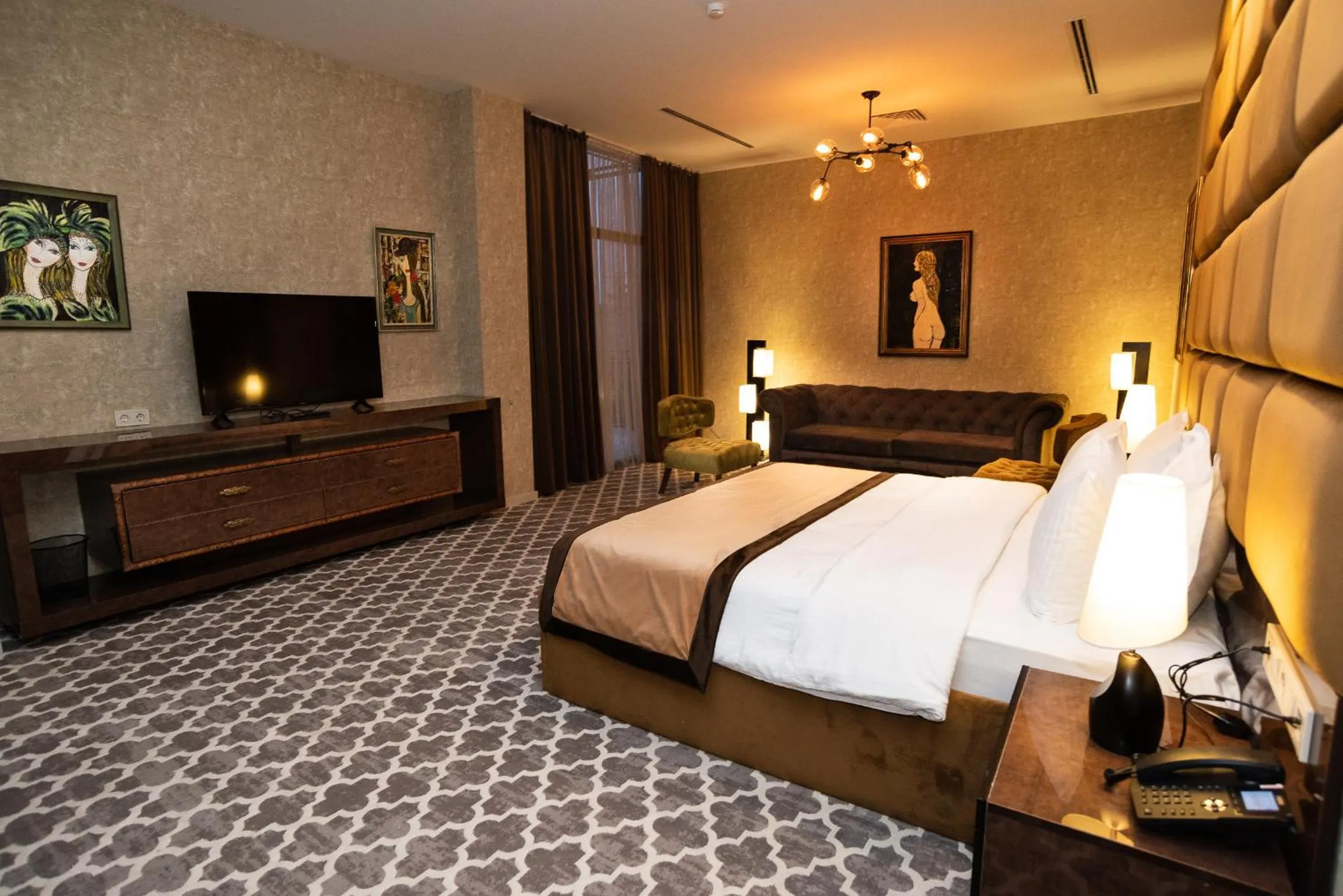 Photo of the whole room, Bed in Gallery Art Hotel