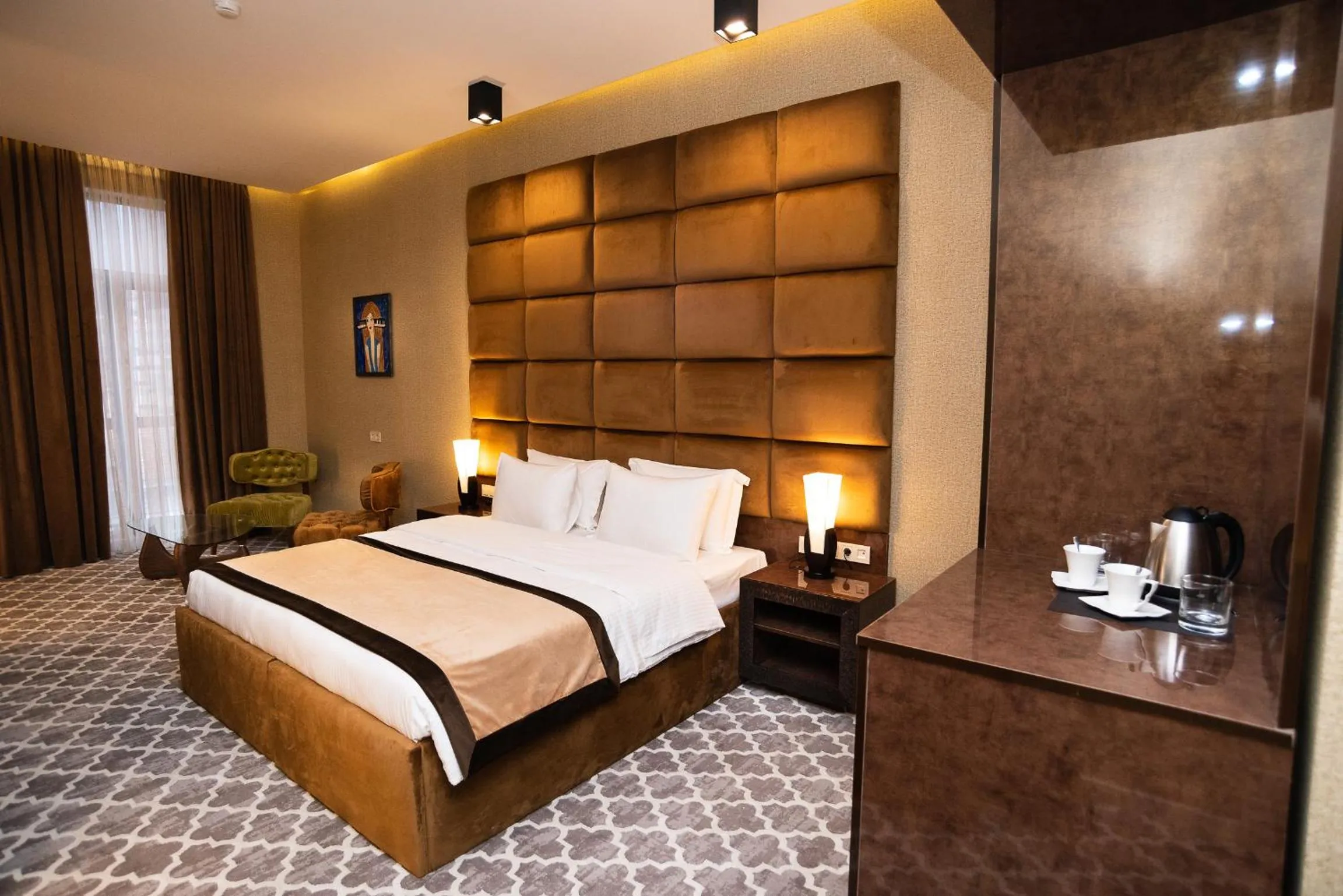 Coffee/tea facilities, Bed in Gallery Art Hotel