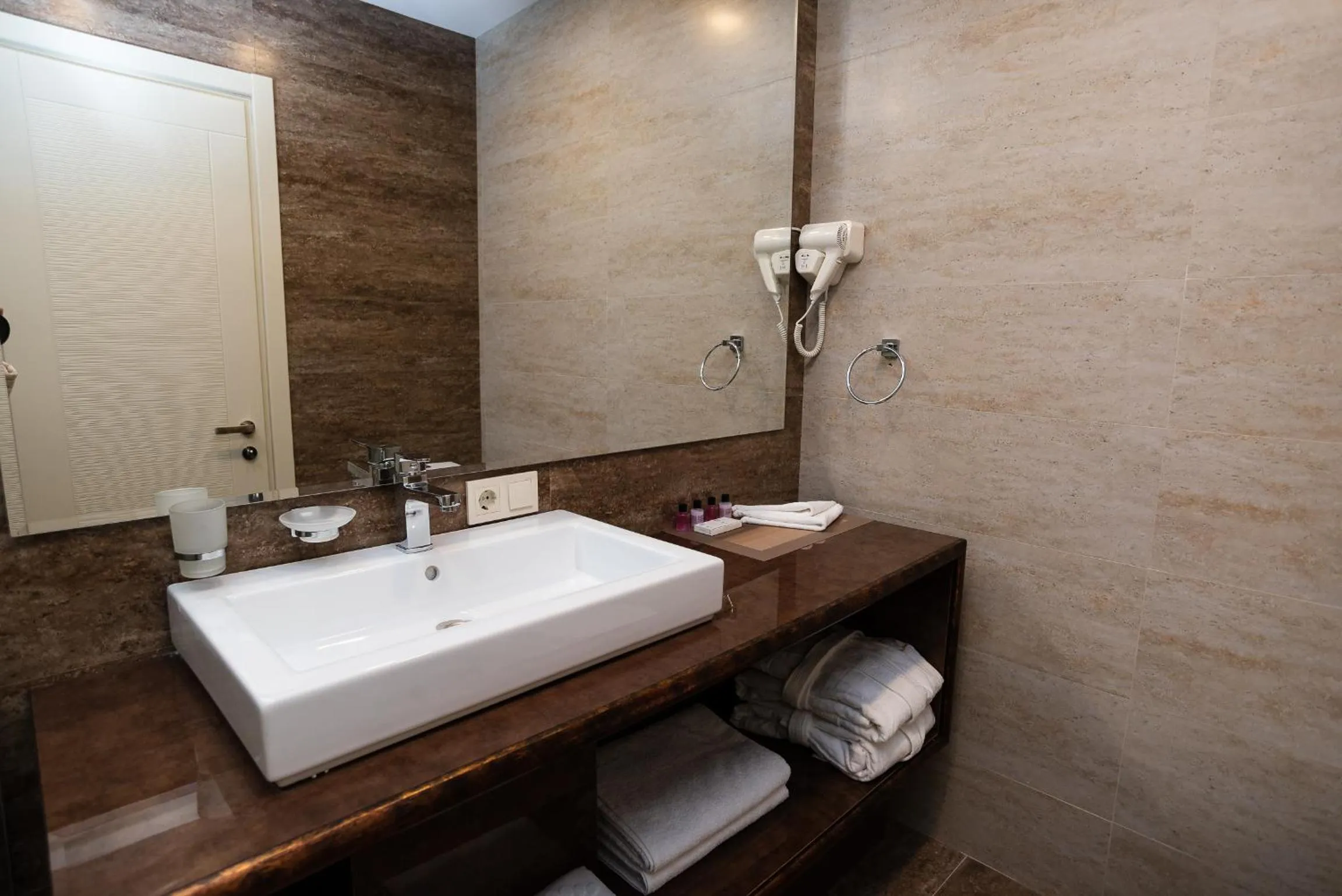 Bathroom in Gallery Art Hotel