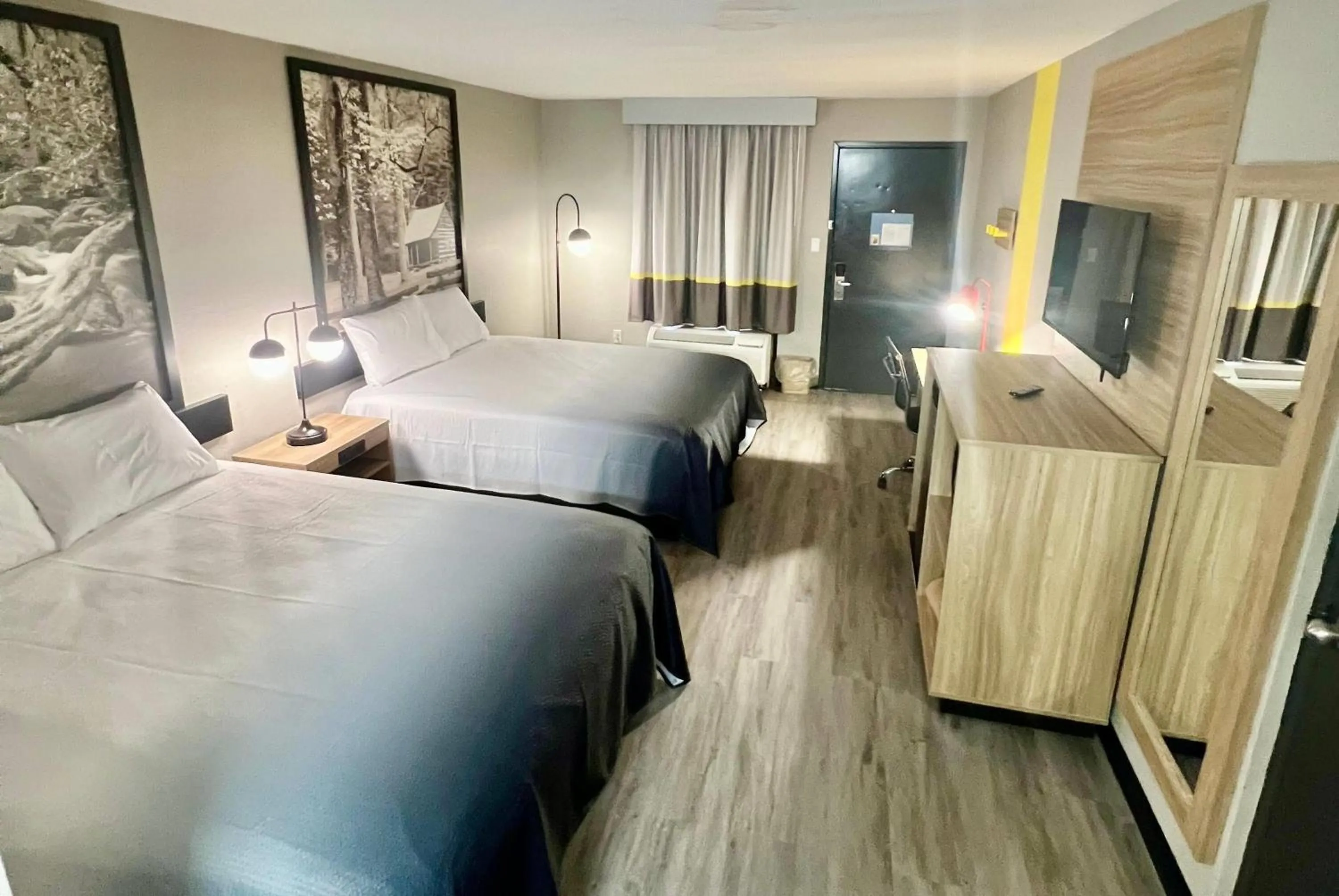 Bedroom, Bed in Super 8 by Wyndham Manchester TN