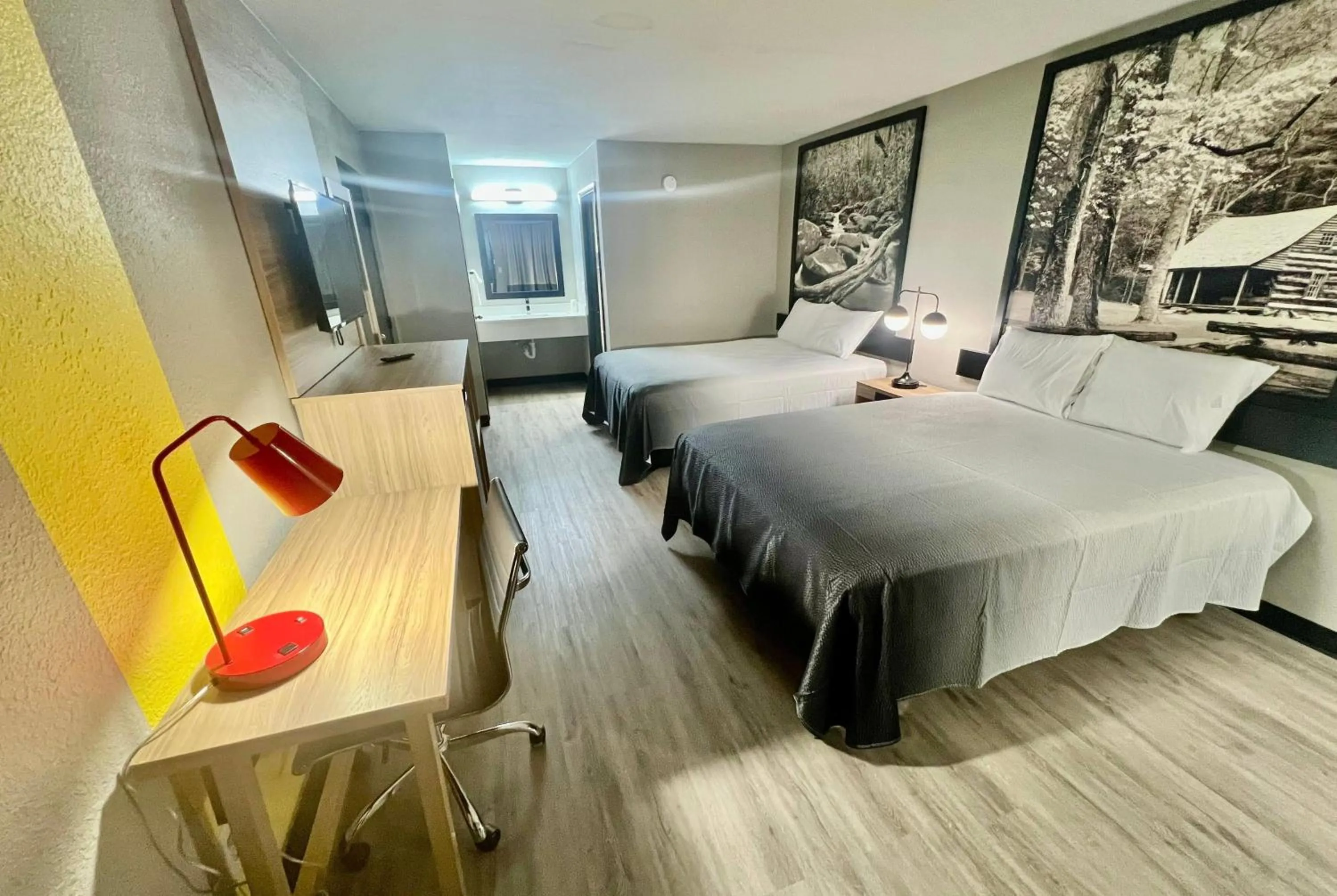 Bedroom, Bed in Super 8 by Wyndham Manchester TN
