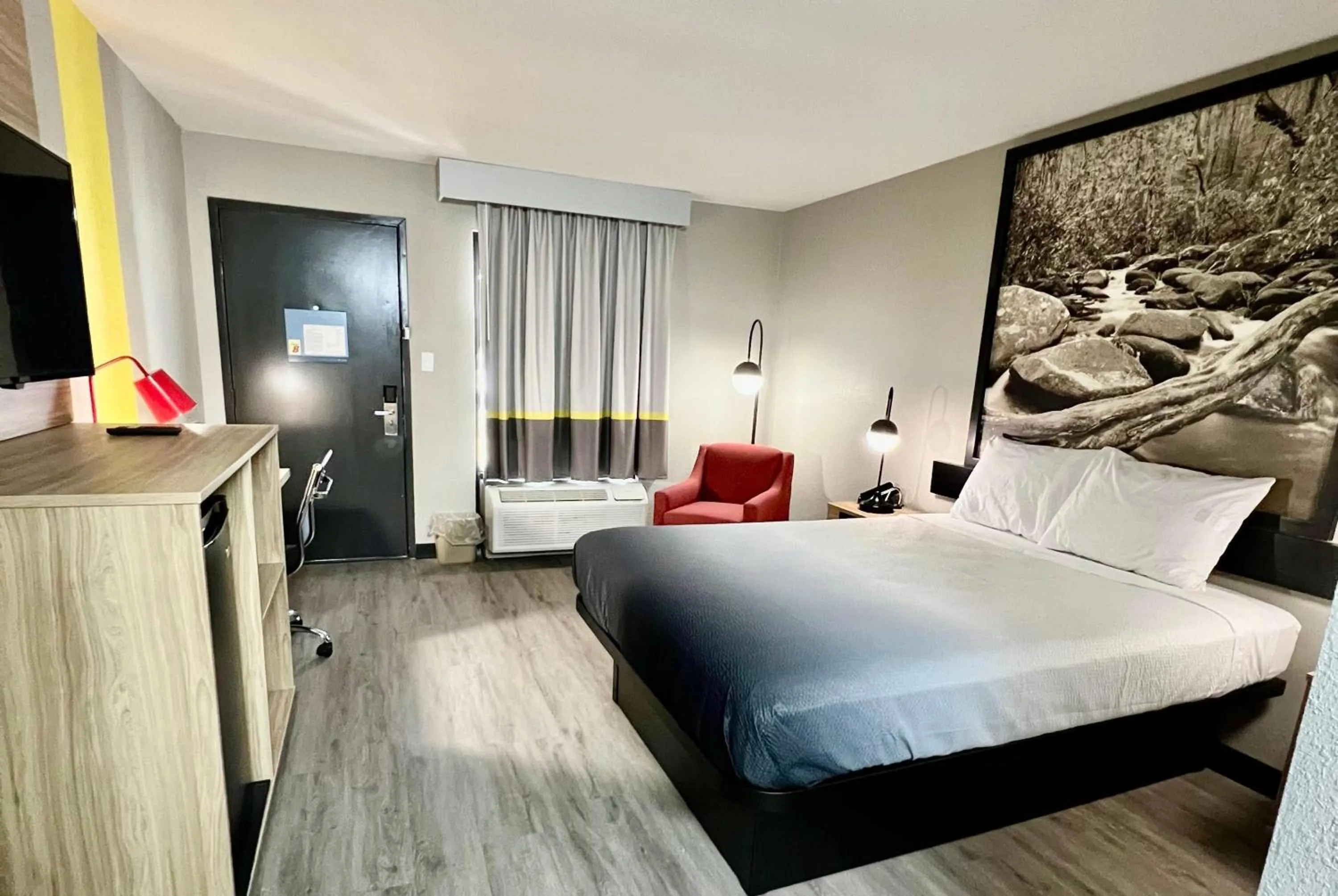 Bedroom, Bed in Super 8 by Wyndham Manchester TN