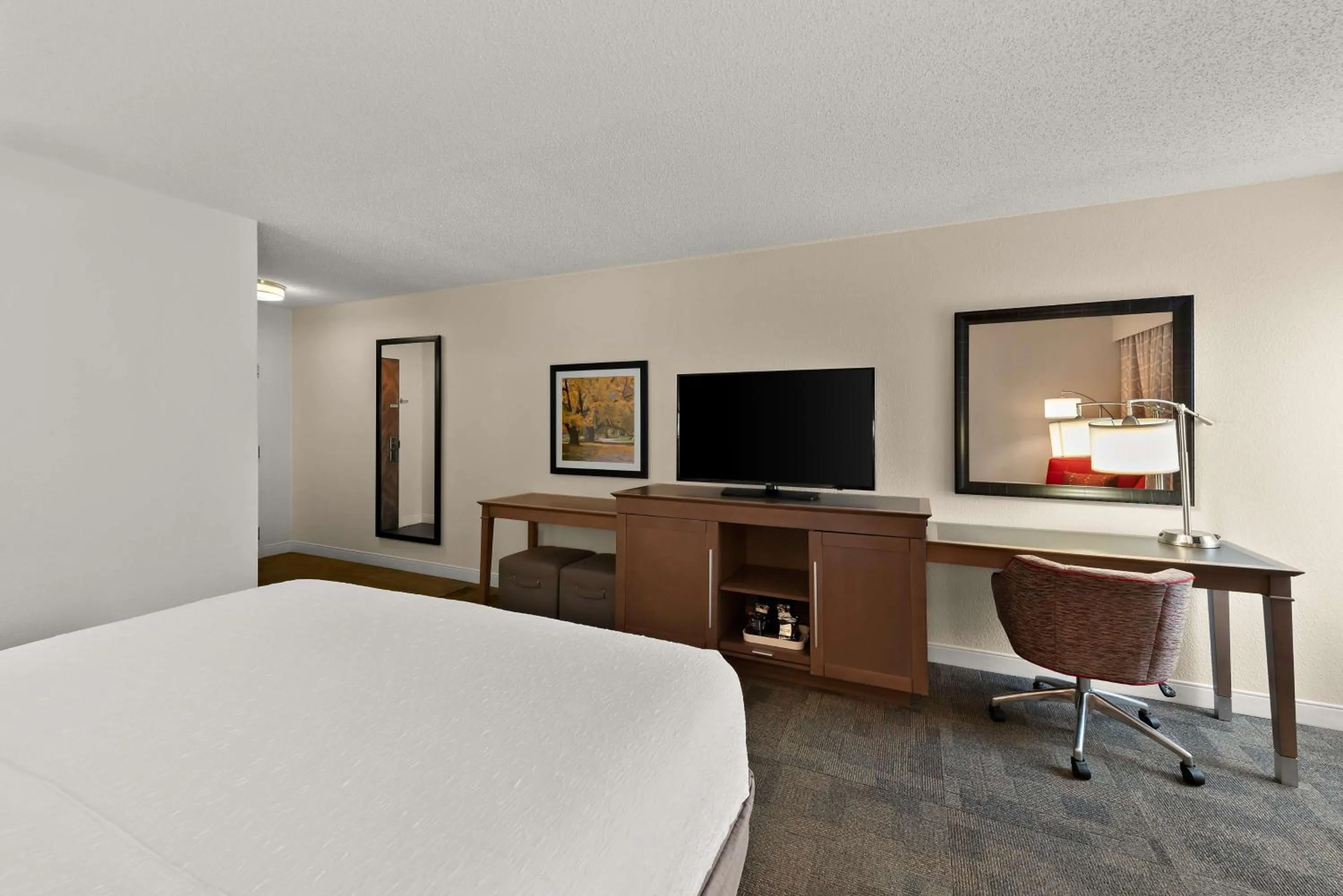 Bedroom, Bed in Hampton Inn Lancaster