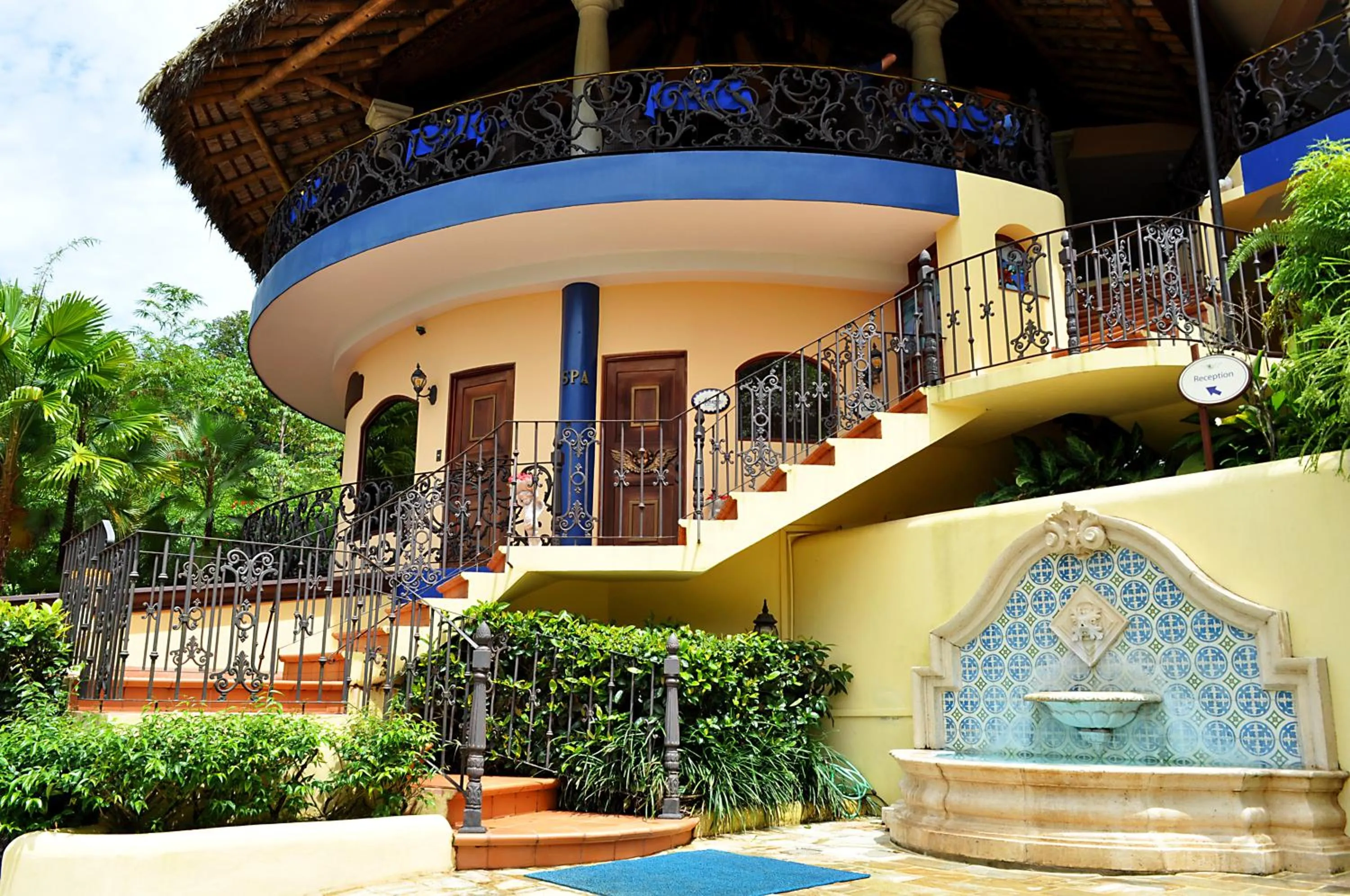 Facade/entrance in Hotel Cuna del Angel