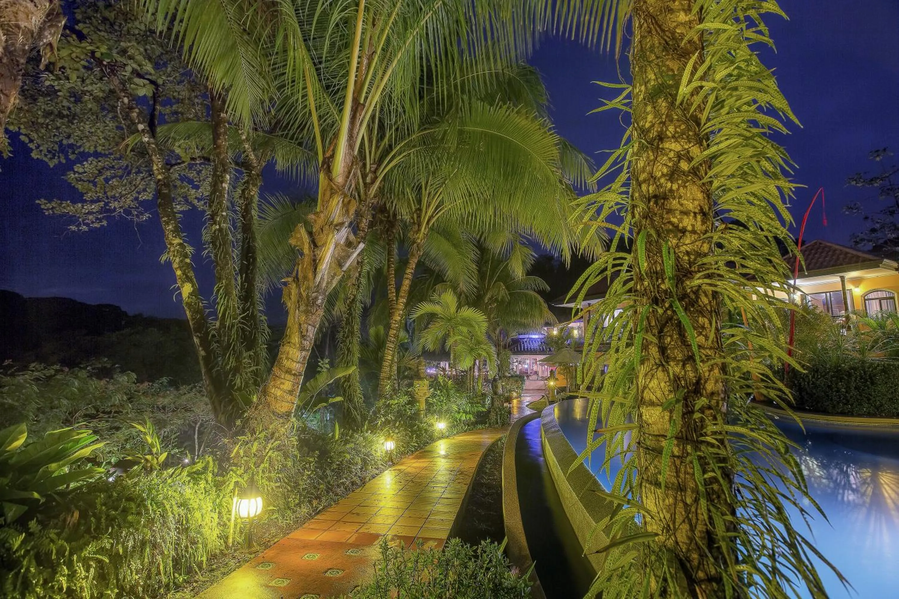 Night in Hotel Cuna del Angel