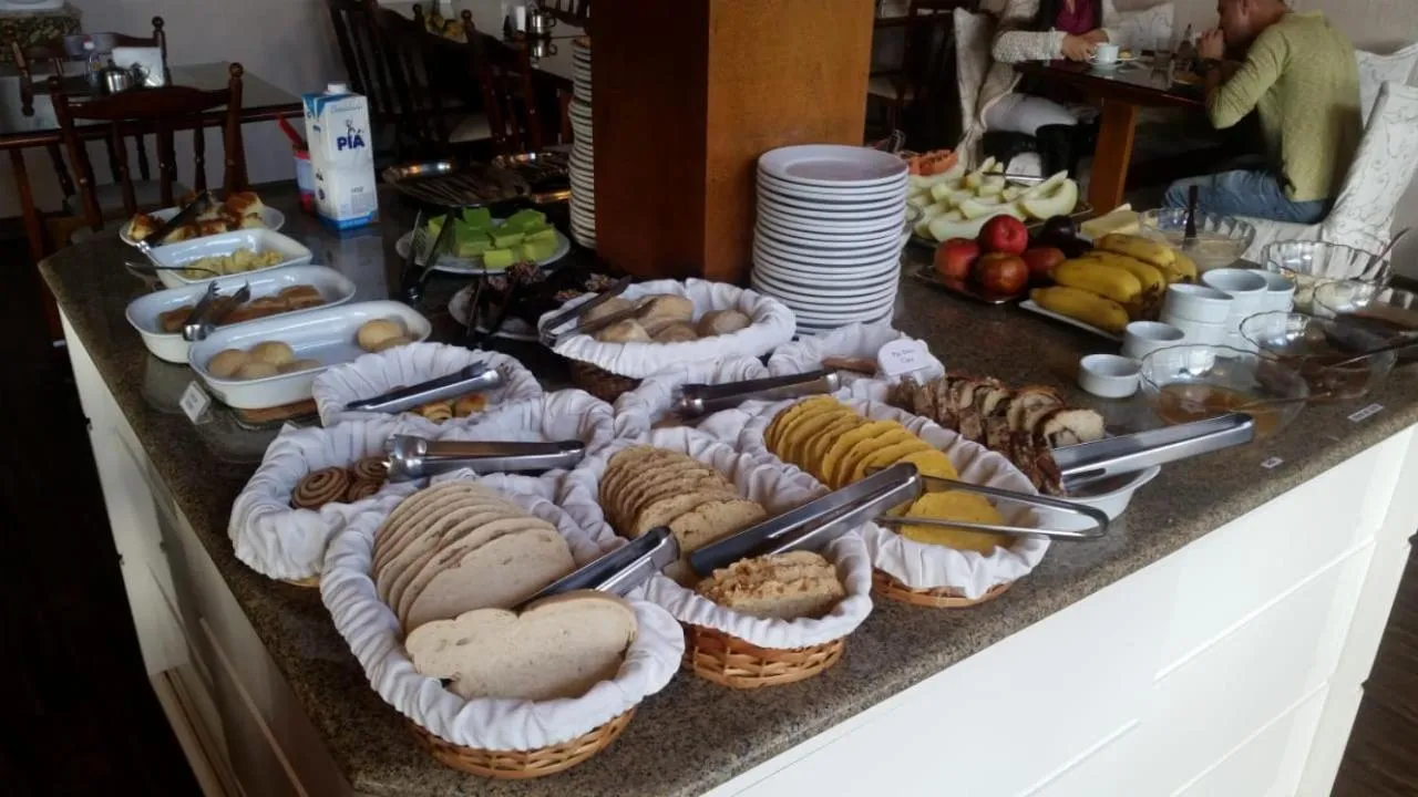 Food and drinks in Hotel Cabana Jardim de Flores