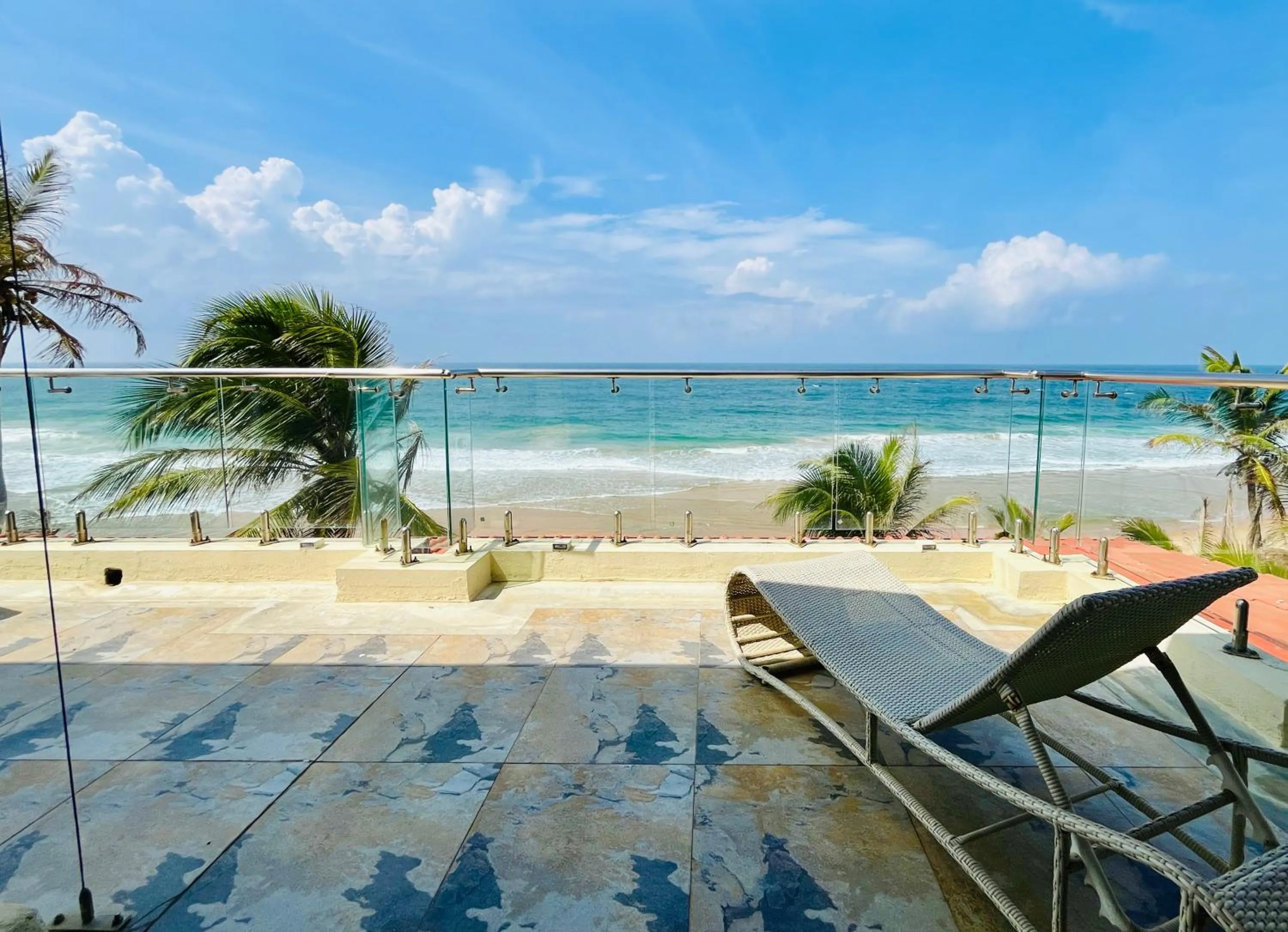 Balcony/Terrace in Hikka House - Thema Collection