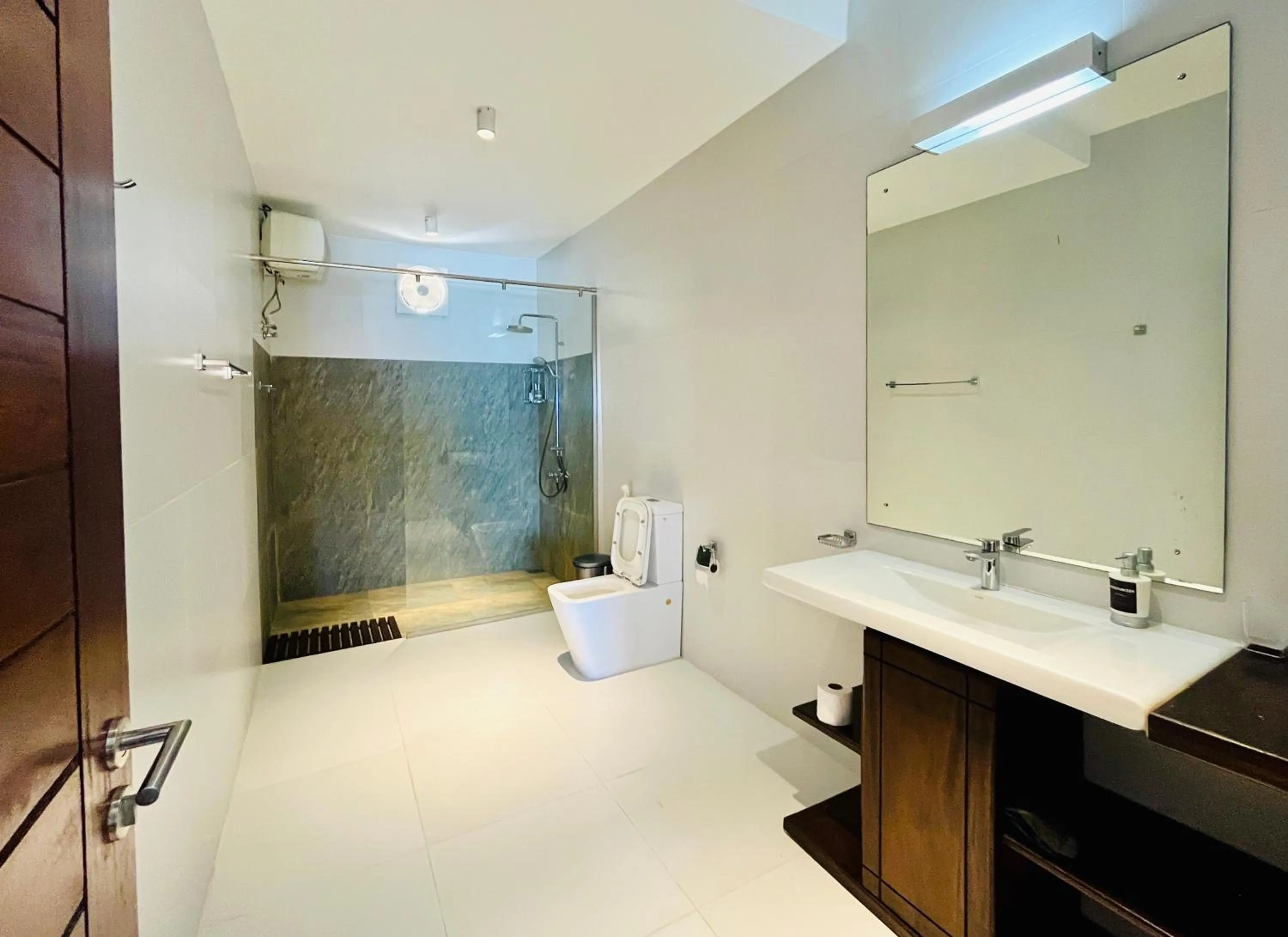 Bathroom in Hikka House - Thema Collection