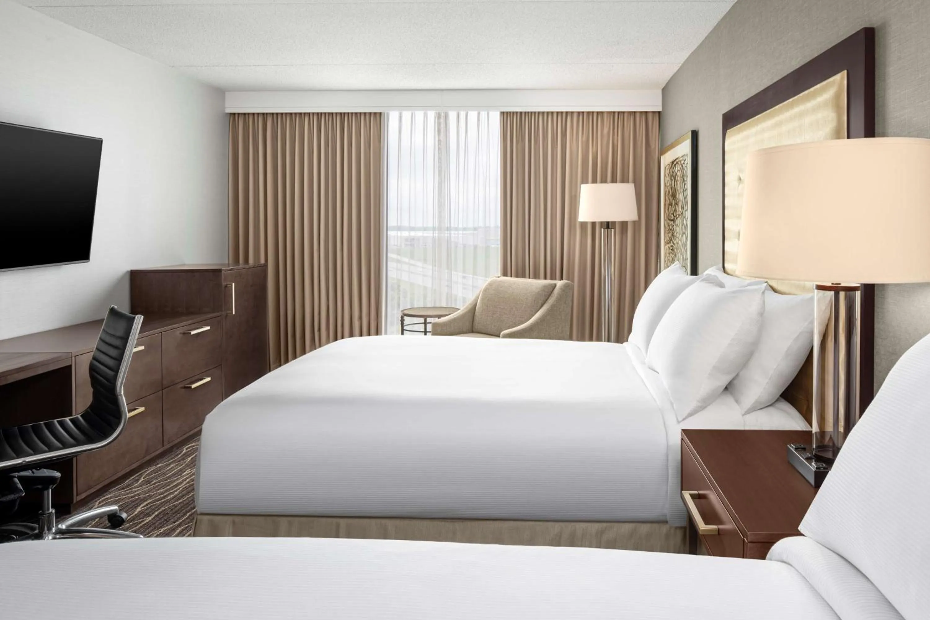 Bed in Hilton Kansas City Airport