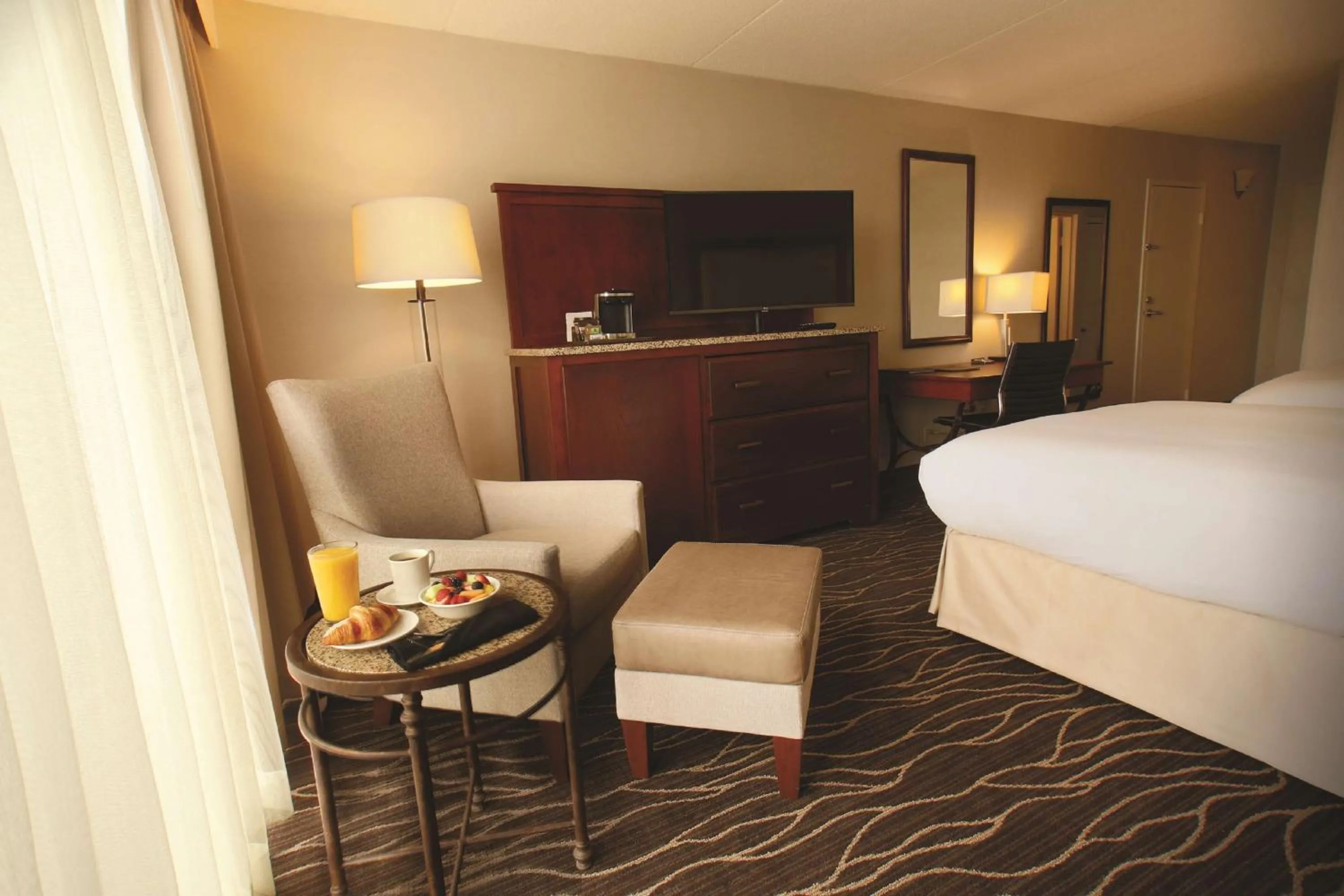 Bed in Hilton Kansas City Airport