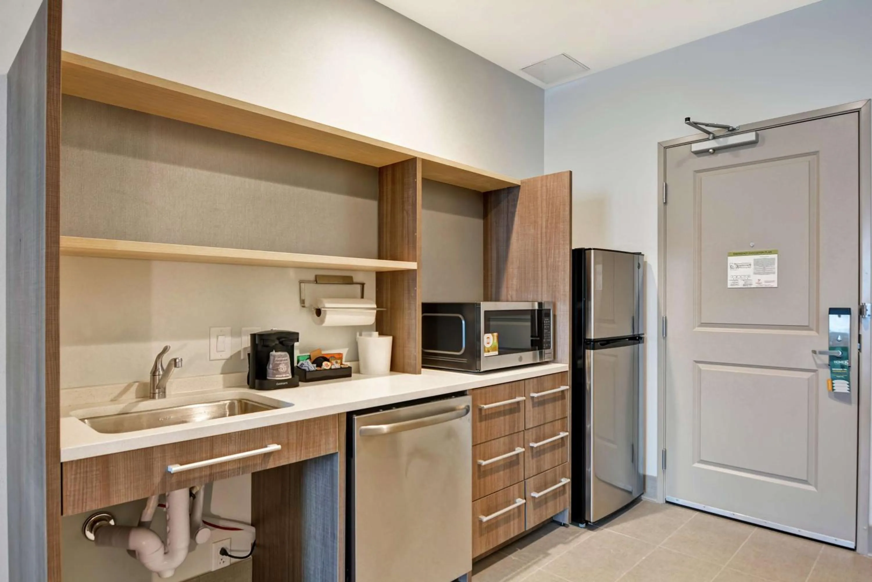 Kitchen or kitchenette in Home2 Suites Charleston West Ashley