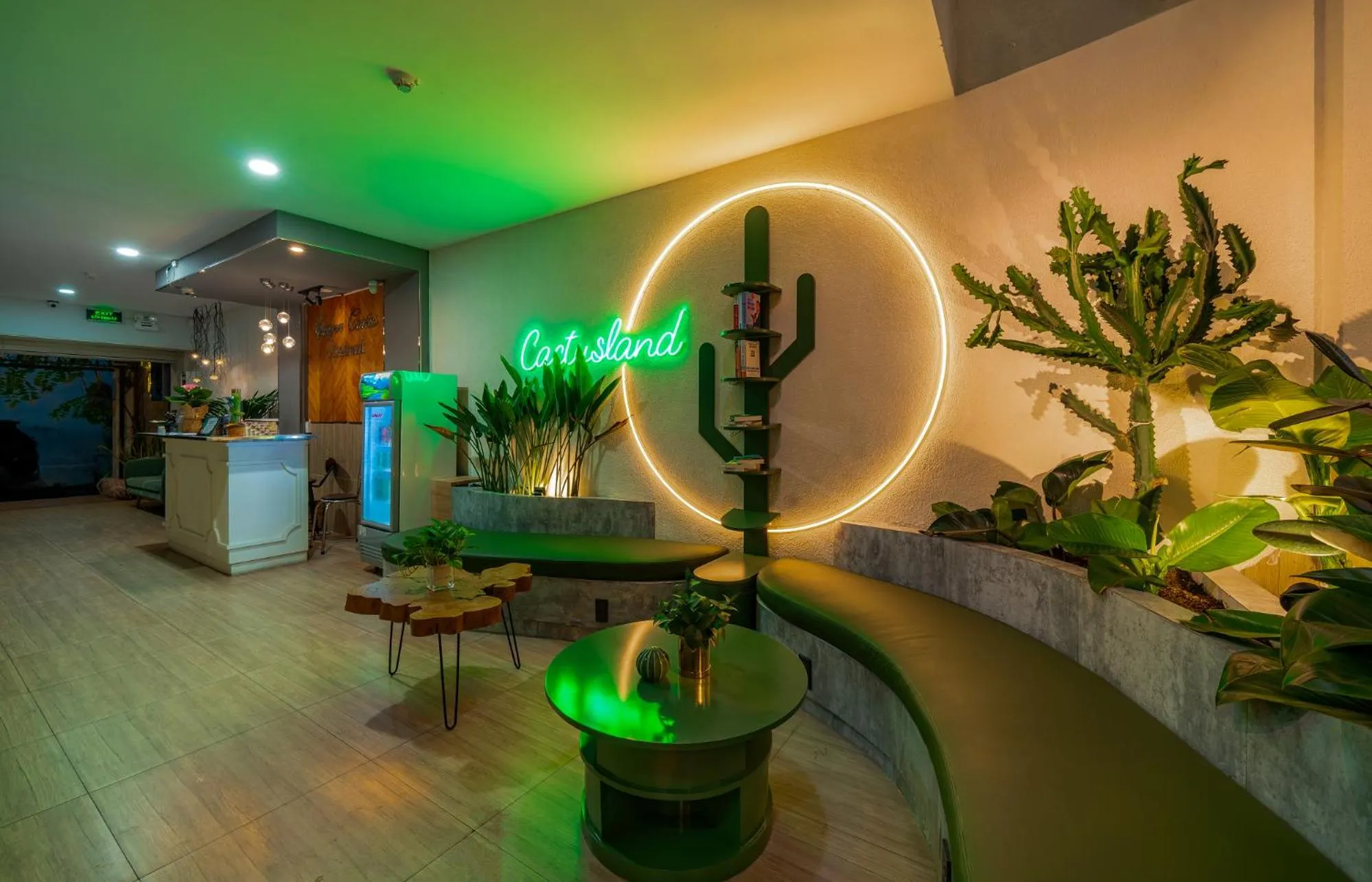 Communal lounge/ TV room in Cactusland Hotel & Apartment