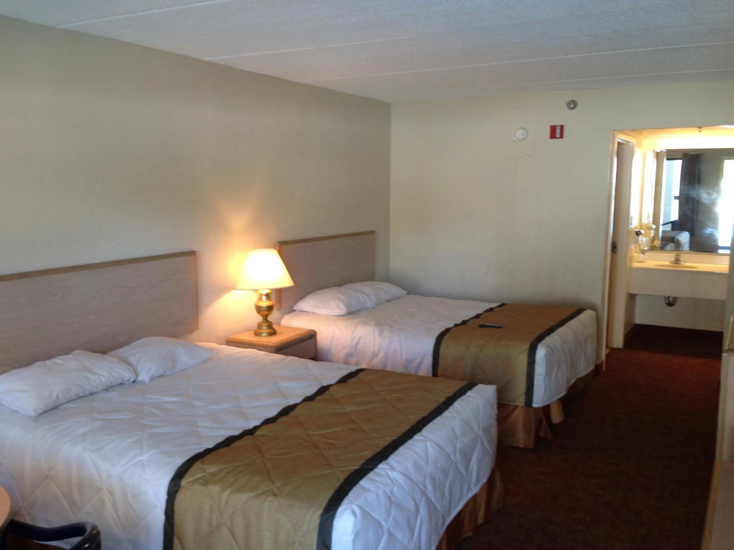 Bedroom, Bed in Sky Suites