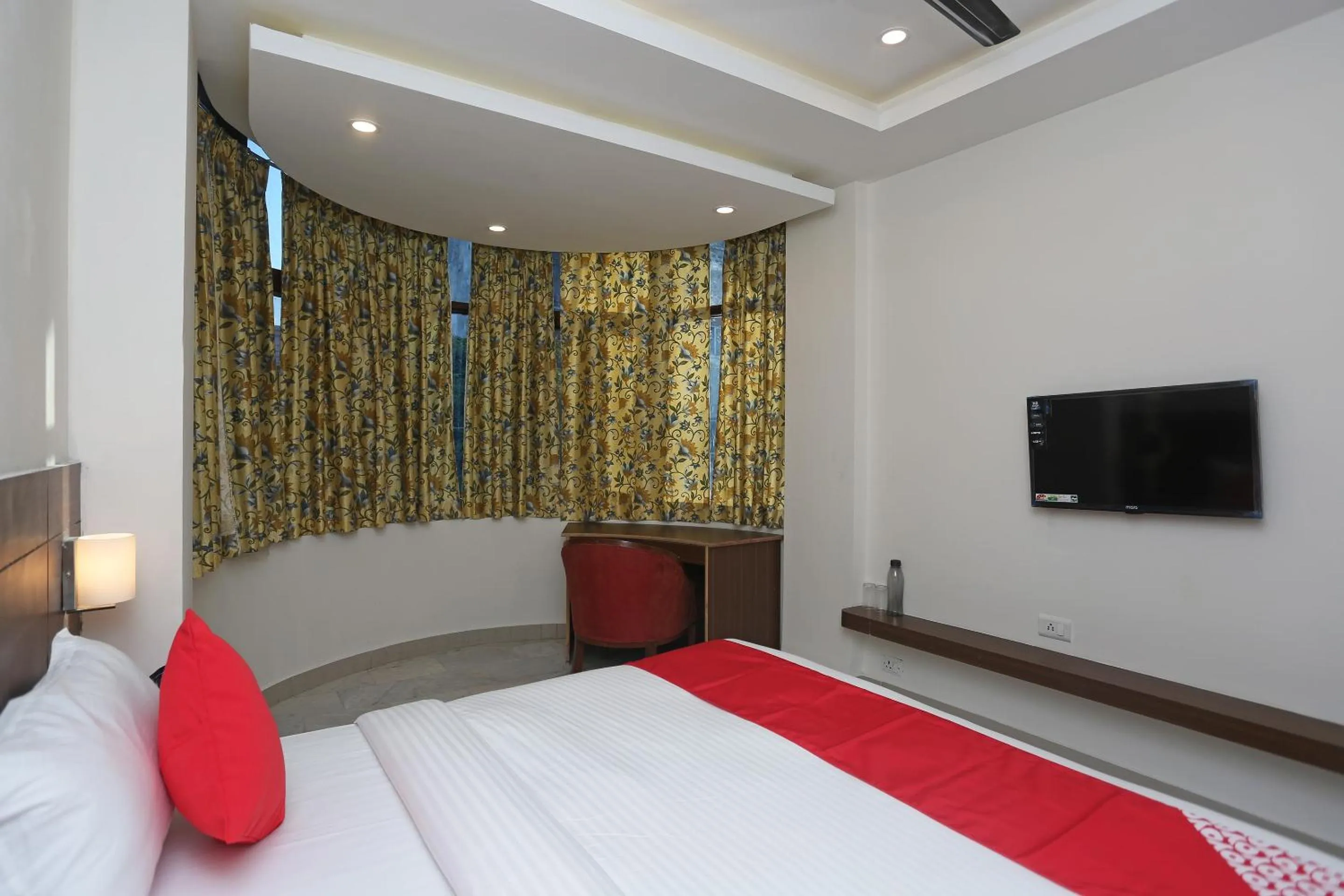 Bedroom, Bed in Hotel O Tulip Inn