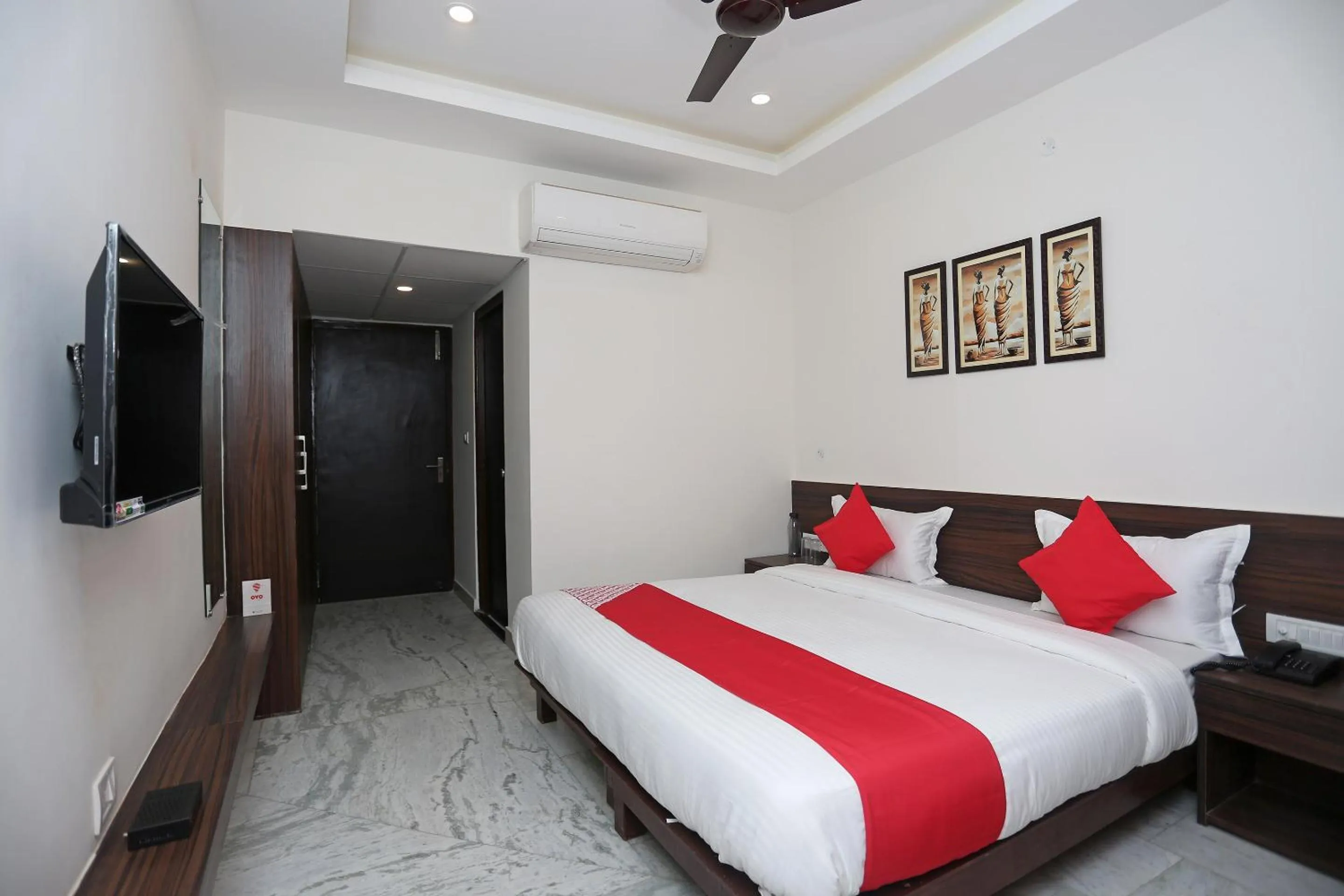 Bedroom, Bed in Hotel O Tulip Inn