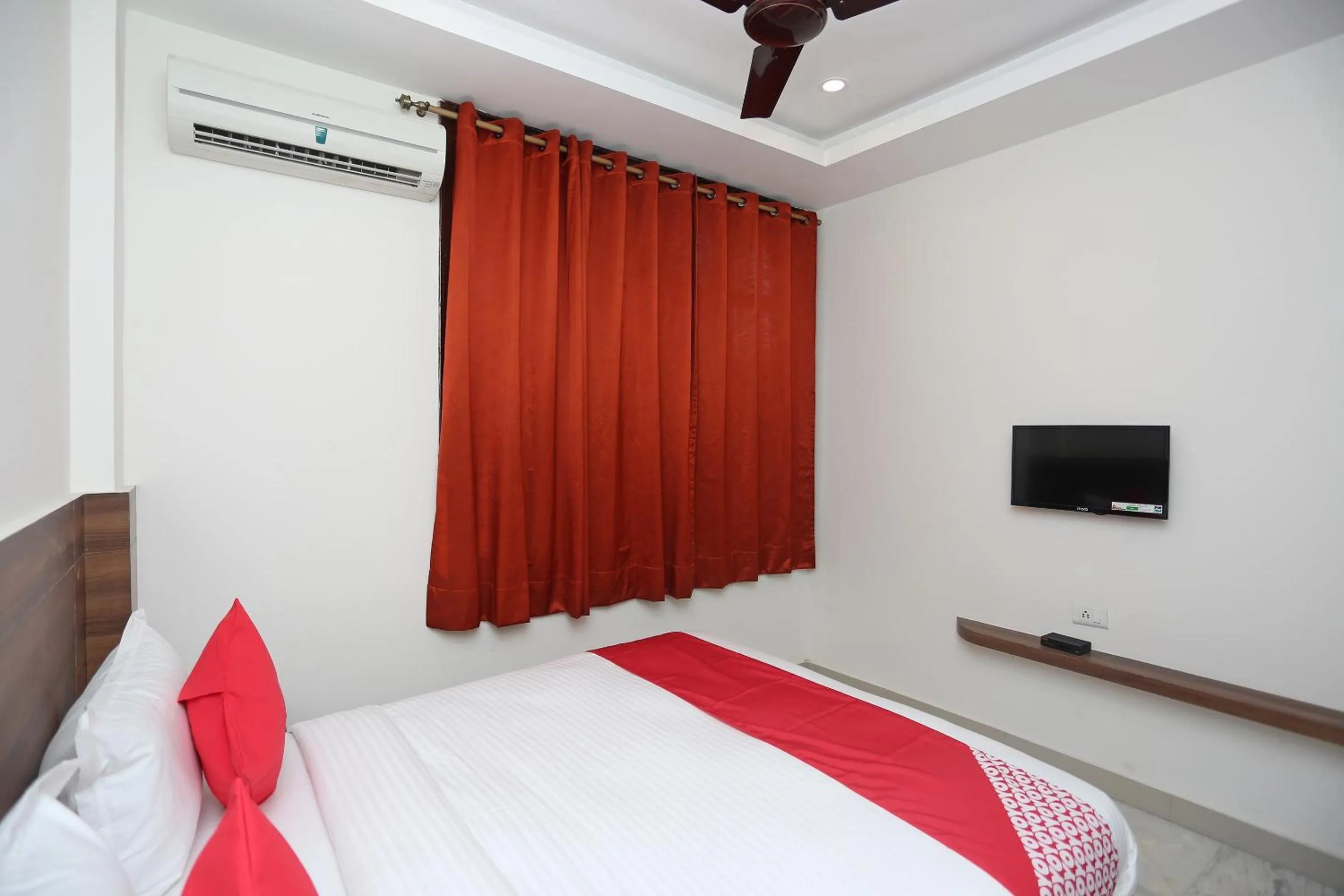 Bedroom, Bed in Hotel O Tulip Inn