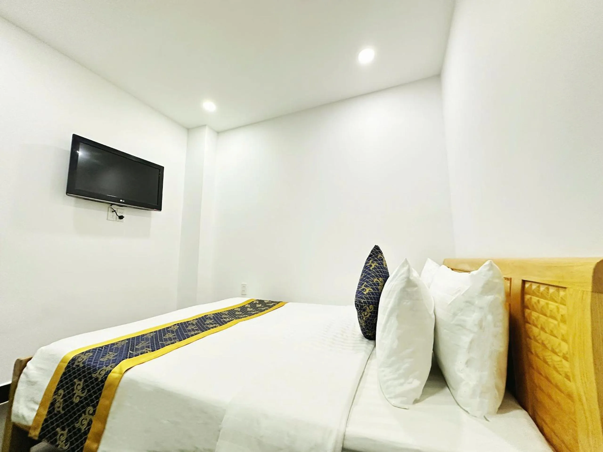Property building, Bed in K&T Hotel - Sân Bay Tân Sơn Nhất