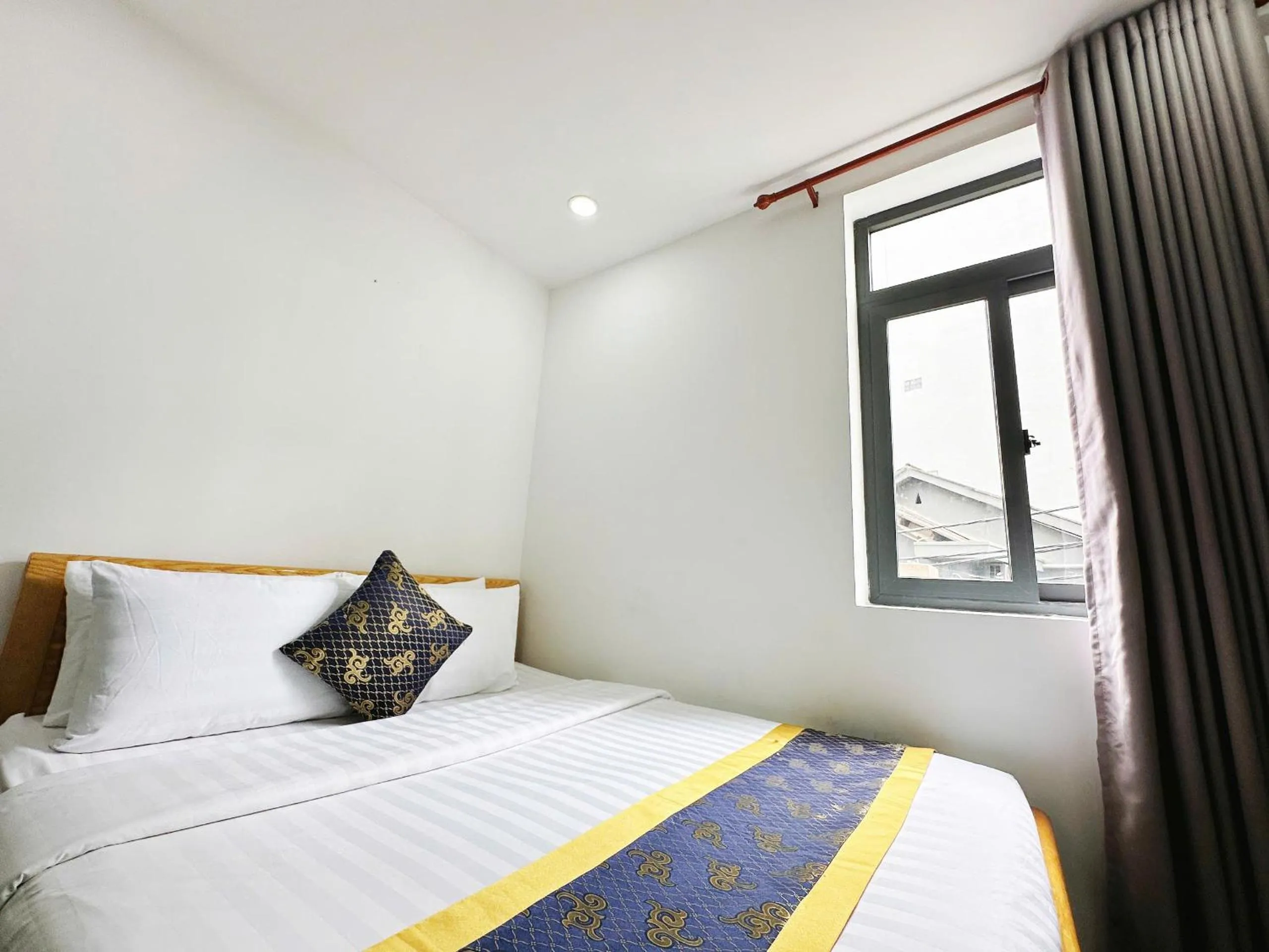 Property building, Bed in K&T Hotel - Sân Bay Tân Sơn Nhất