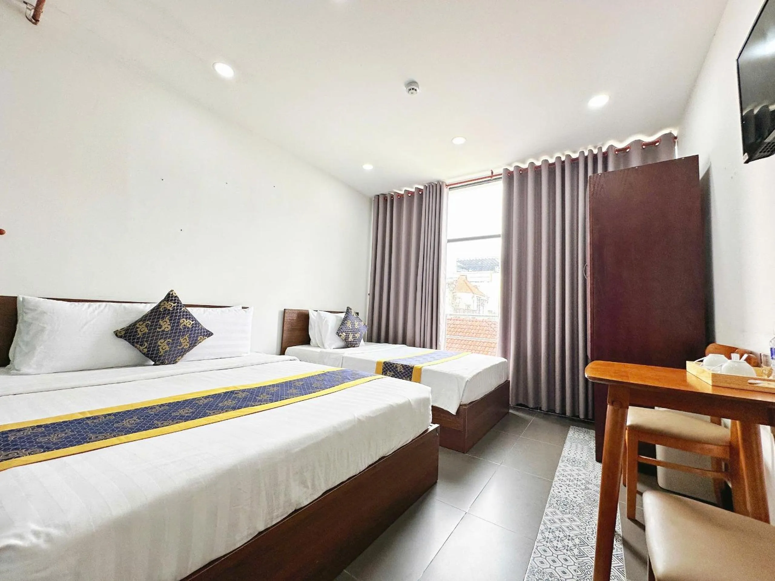 Property building, Bed in K&T Hotel - Sân Bay Tân Sơn Nhất
