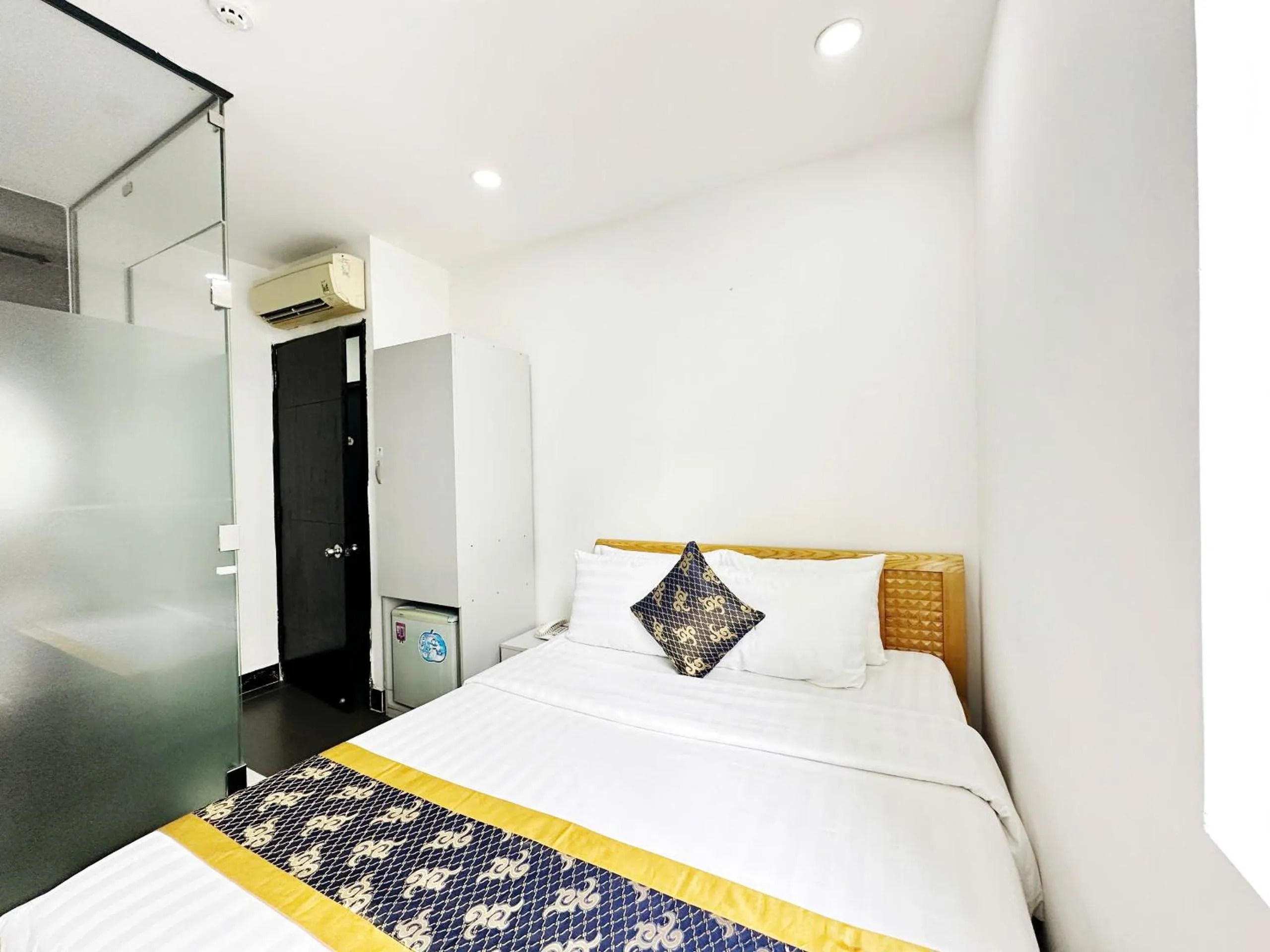 Property building, Bed in K&T Hotel - Sân Bay Tân Sơn Nhất
