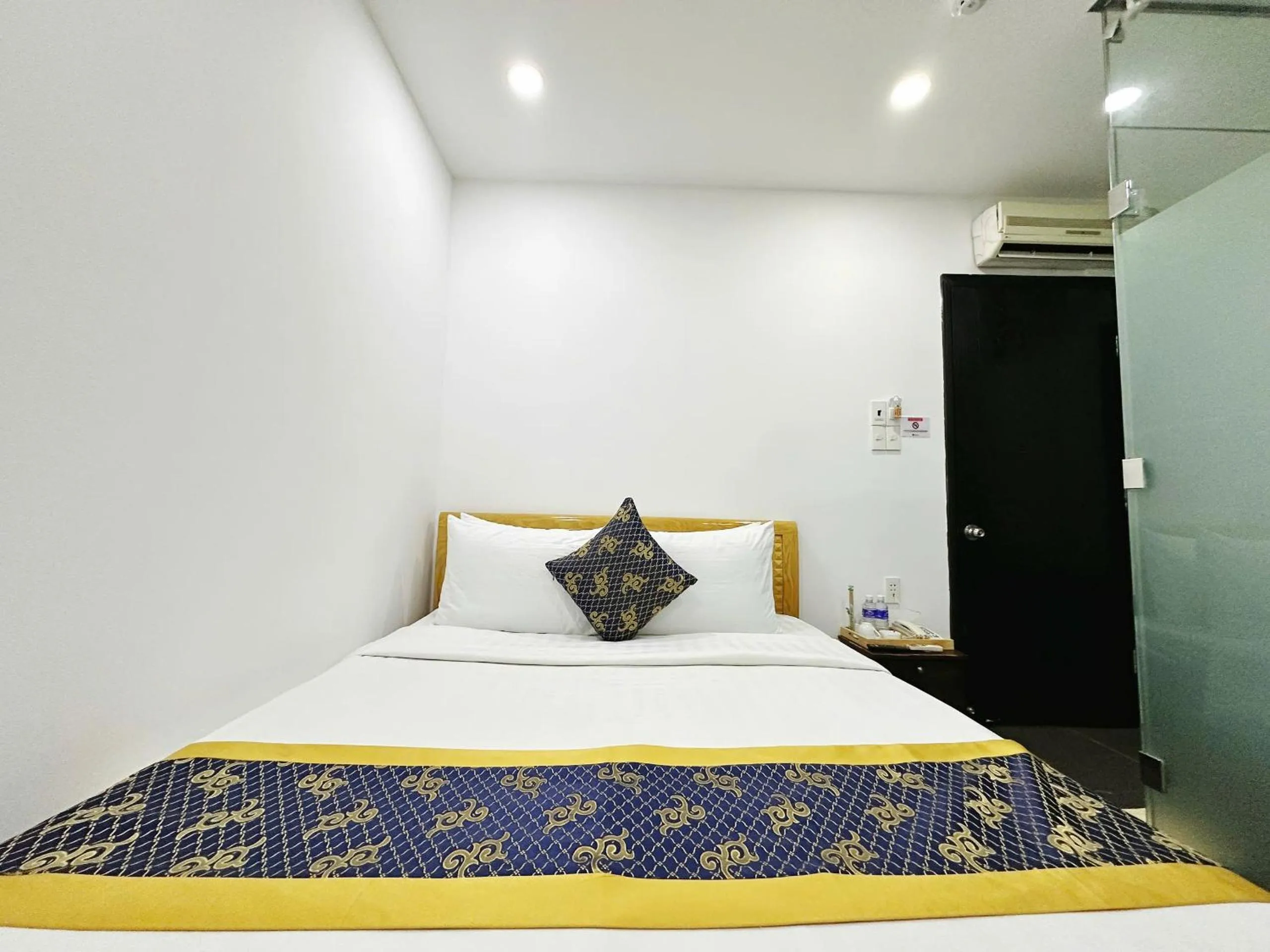 Property building, Bed in K&T Hotel - Sân Bay Tân Sơn Nhất