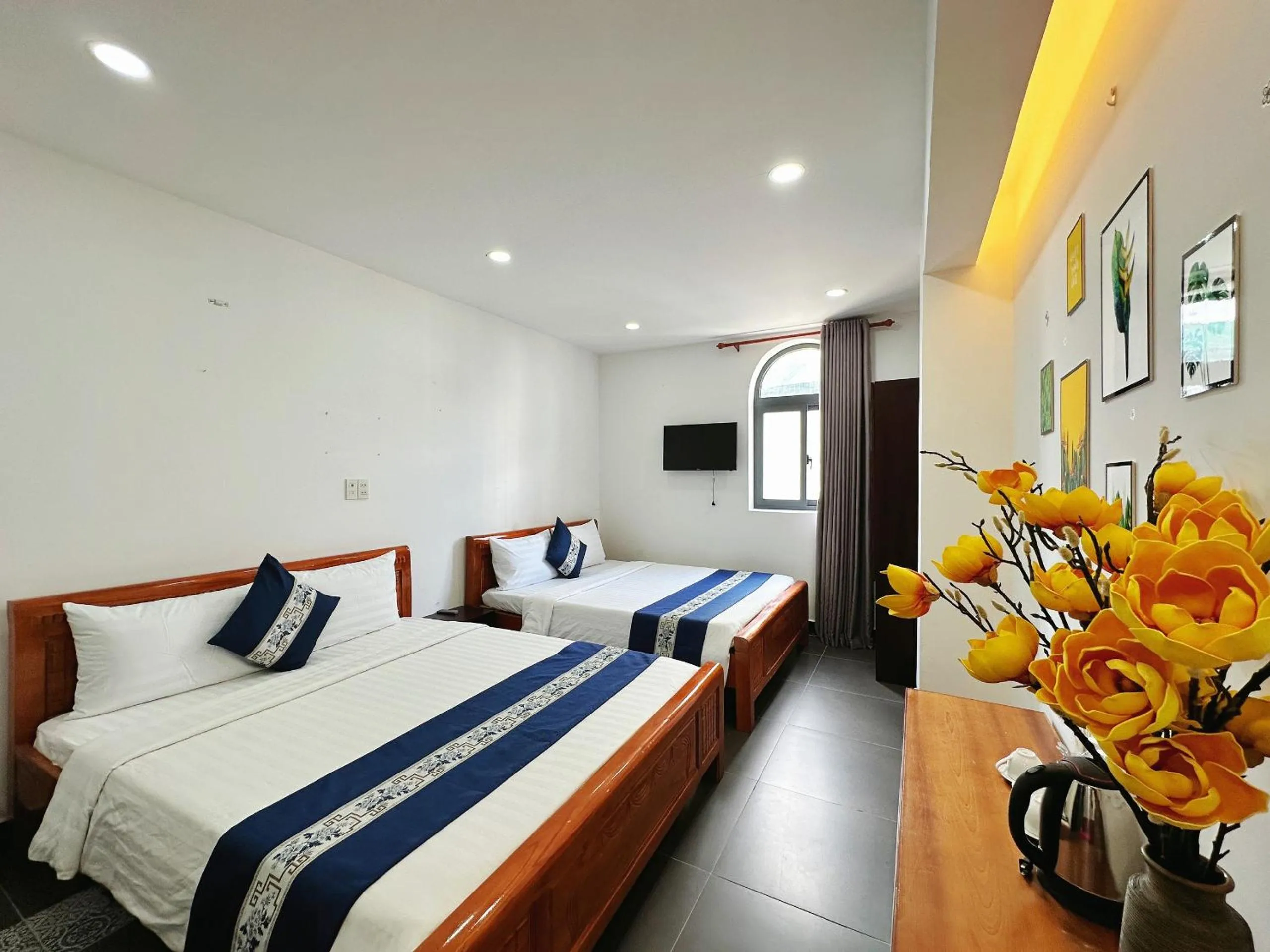 Property building, Bed in K&T Hotel - Sân Bay Tân Sơn Nhất