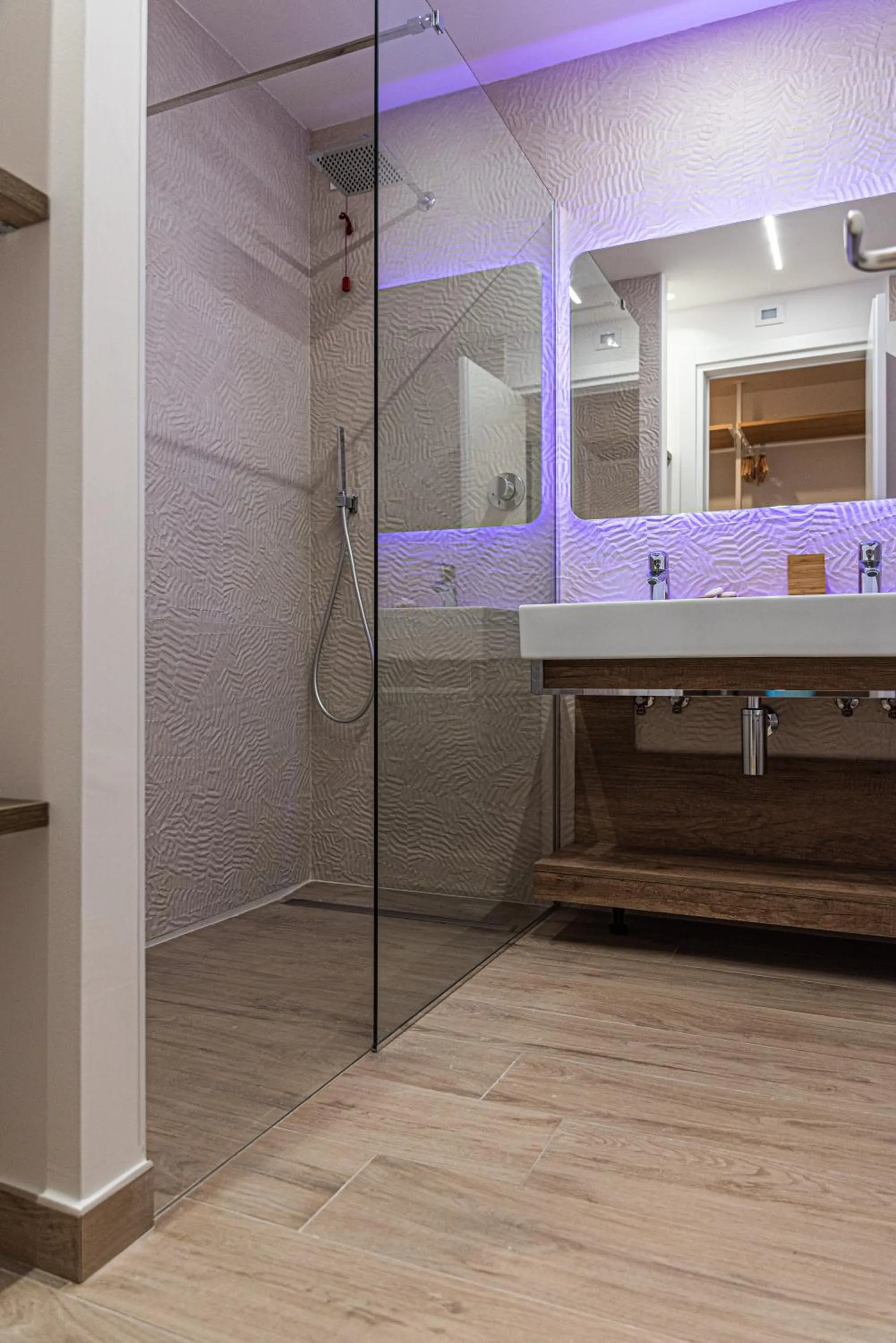 Bathroom in Suite du Parc & Hotel