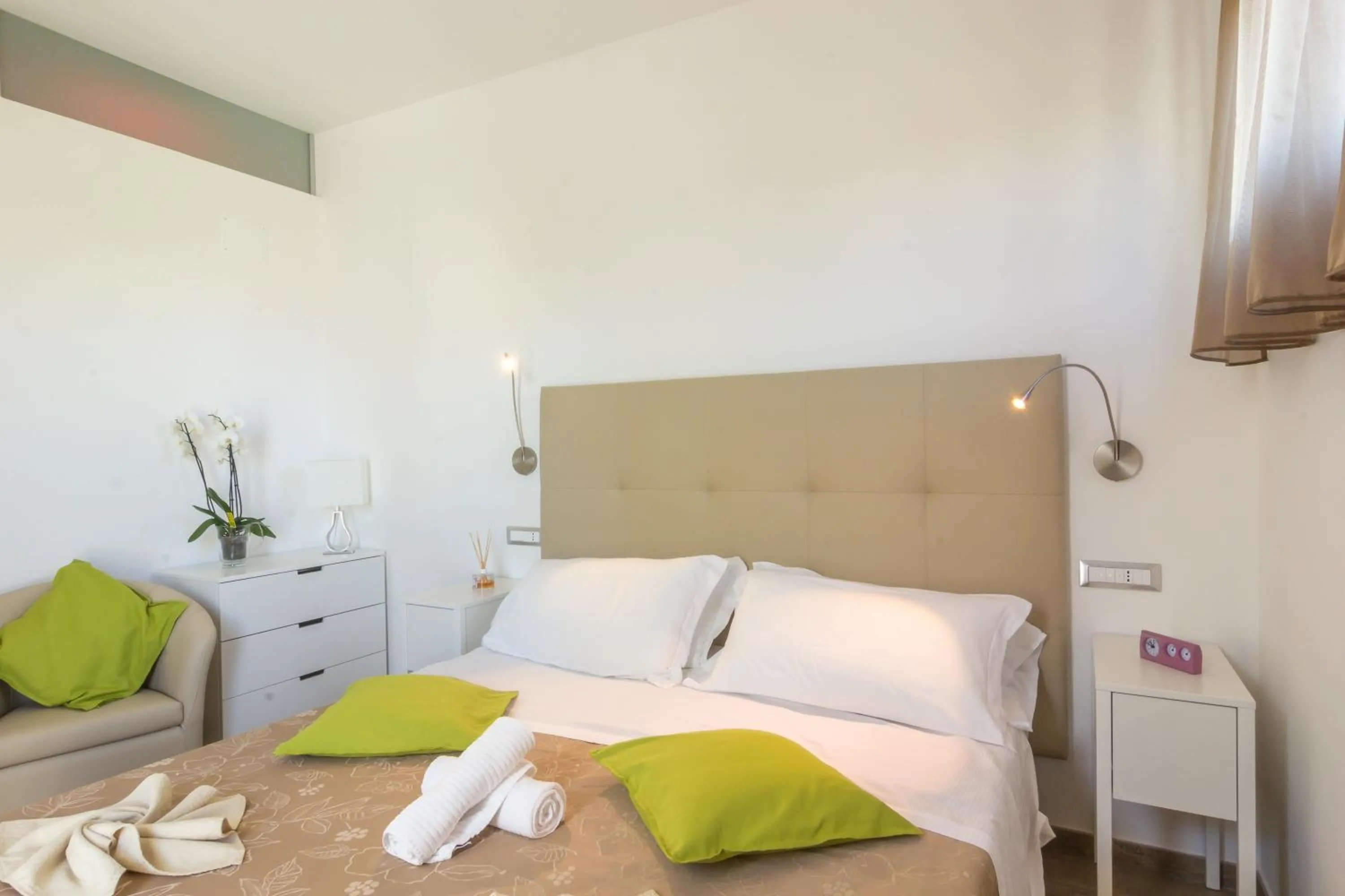 Bedroom, Bed in Suite du Parc & Hotel