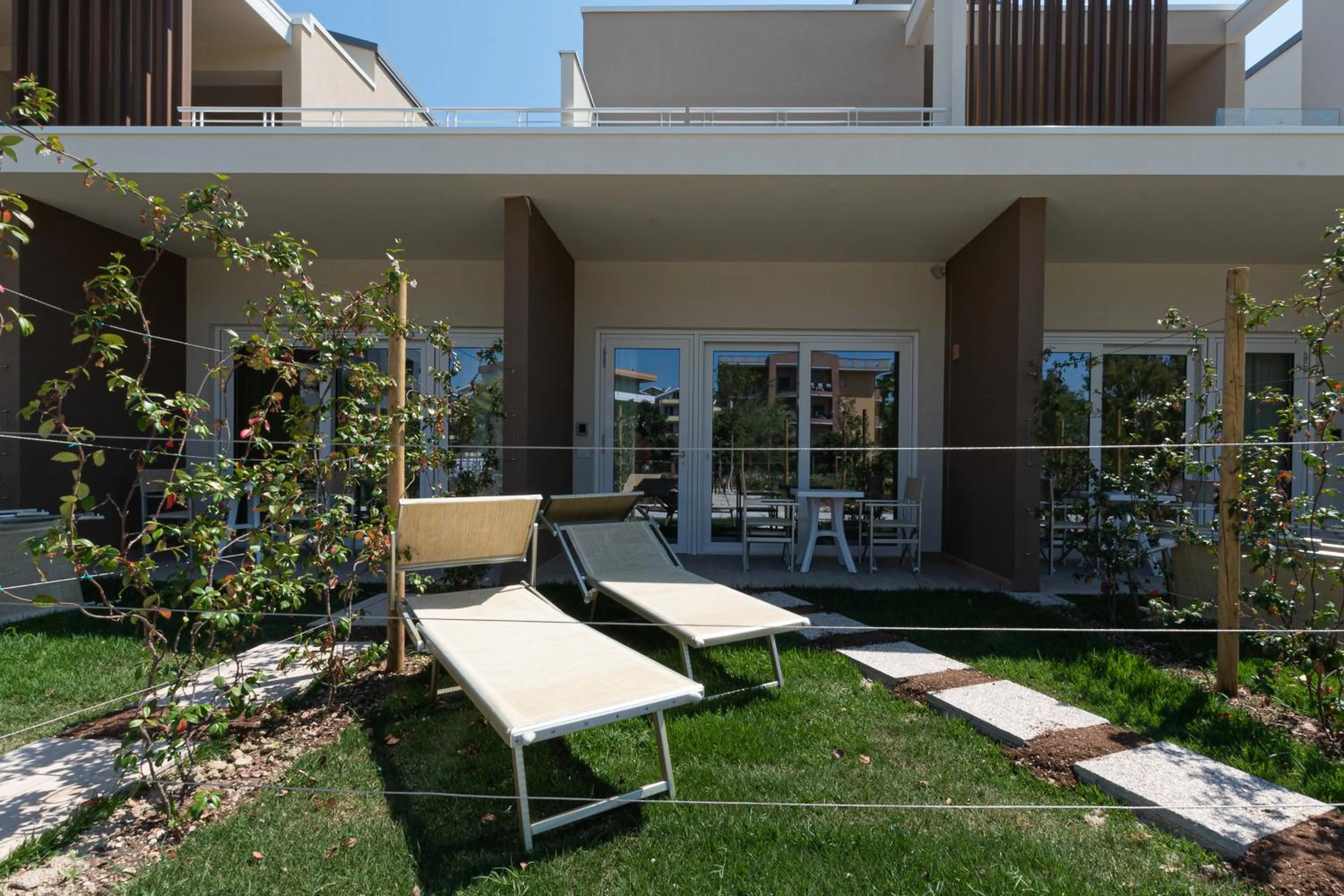 Facade/entrance in Suite du Parc & Hotel