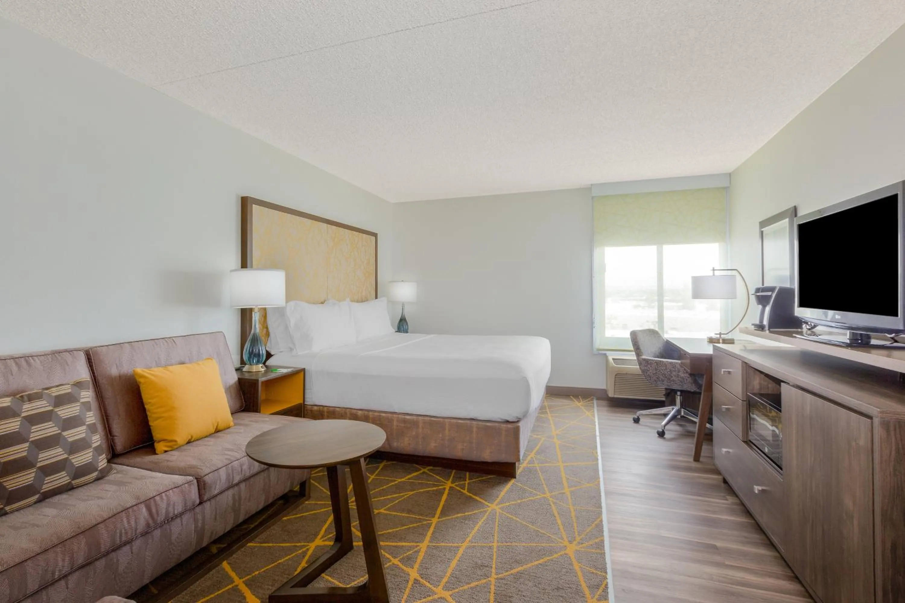Photo of the whole room, Bed in Holiday Inn La Mirada Buena Park by IHG