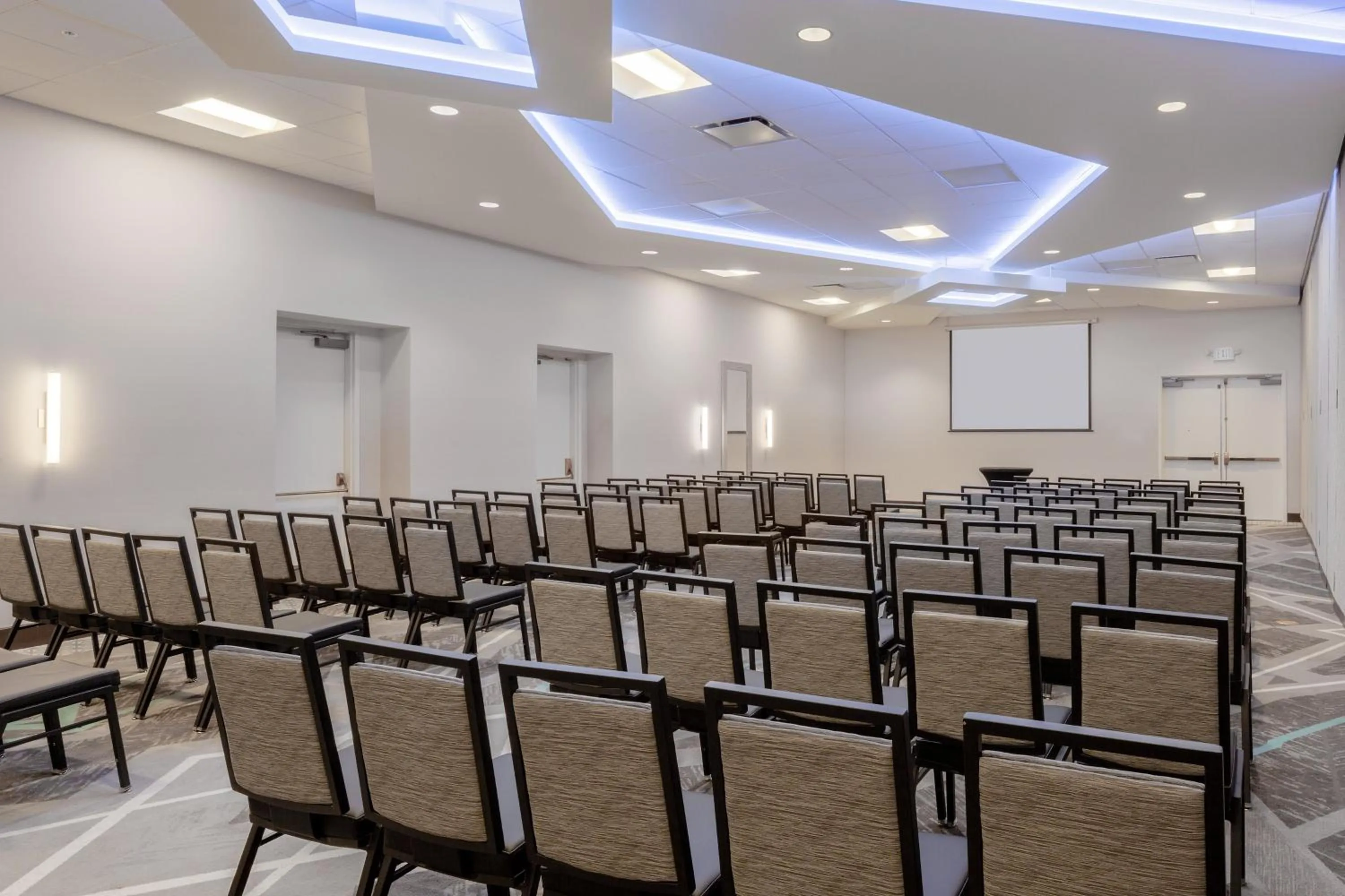 Meeting/conference room in Holiday Inn La Mirada Buena Park by IHG