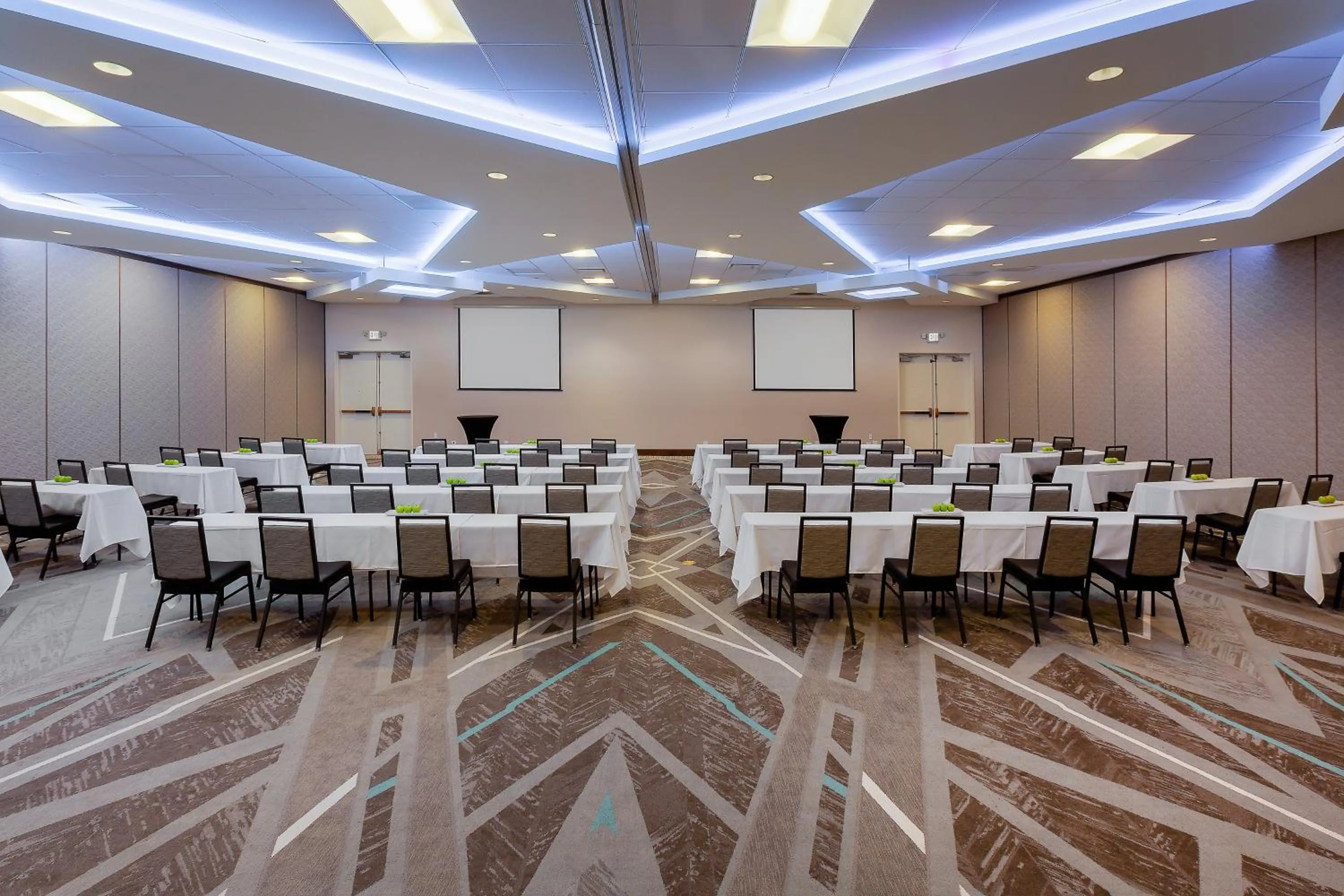 Meeting/conference room in Holiday Inn La Mirada Buena Park by IHG