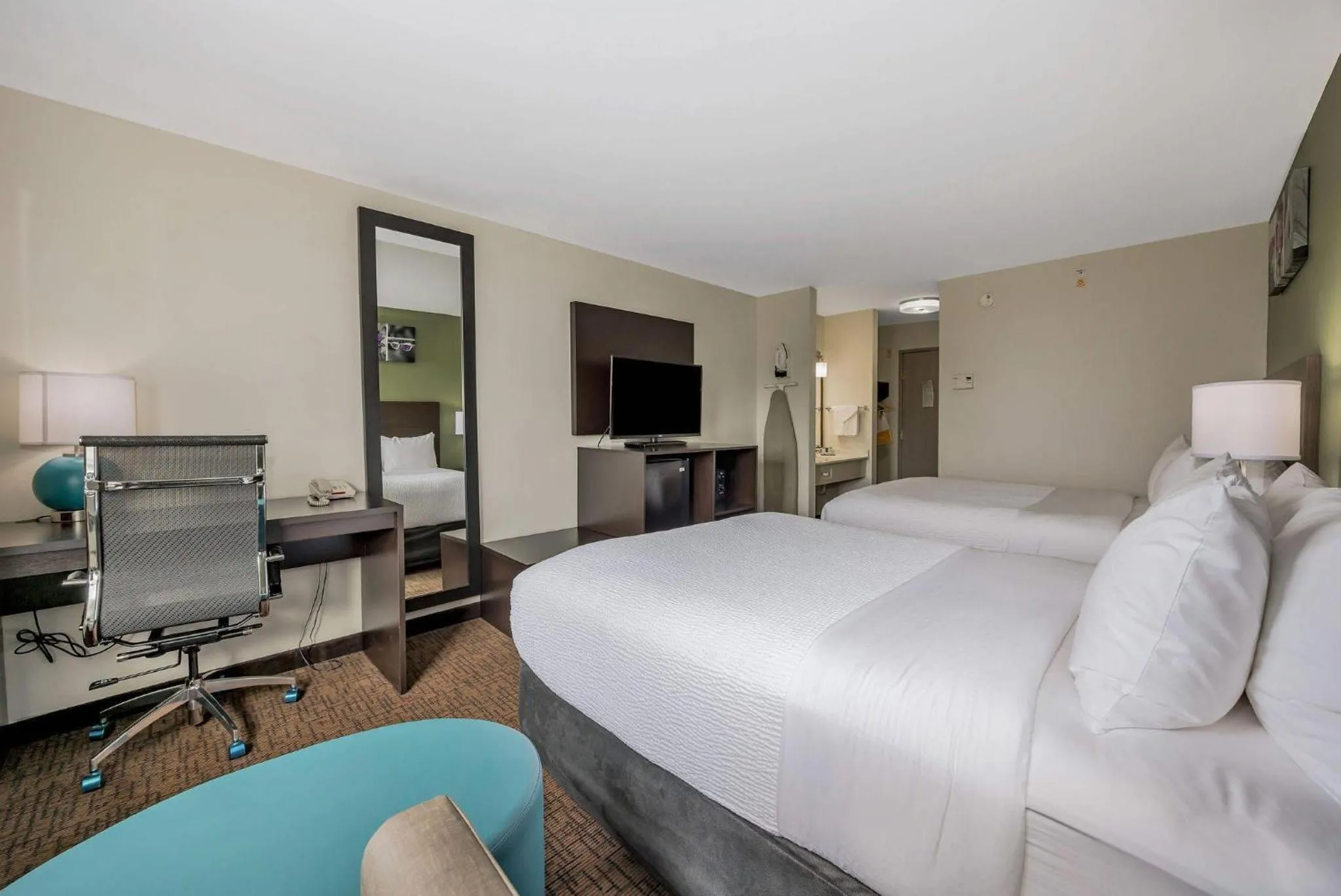 Bedroom, Bed in College Inn