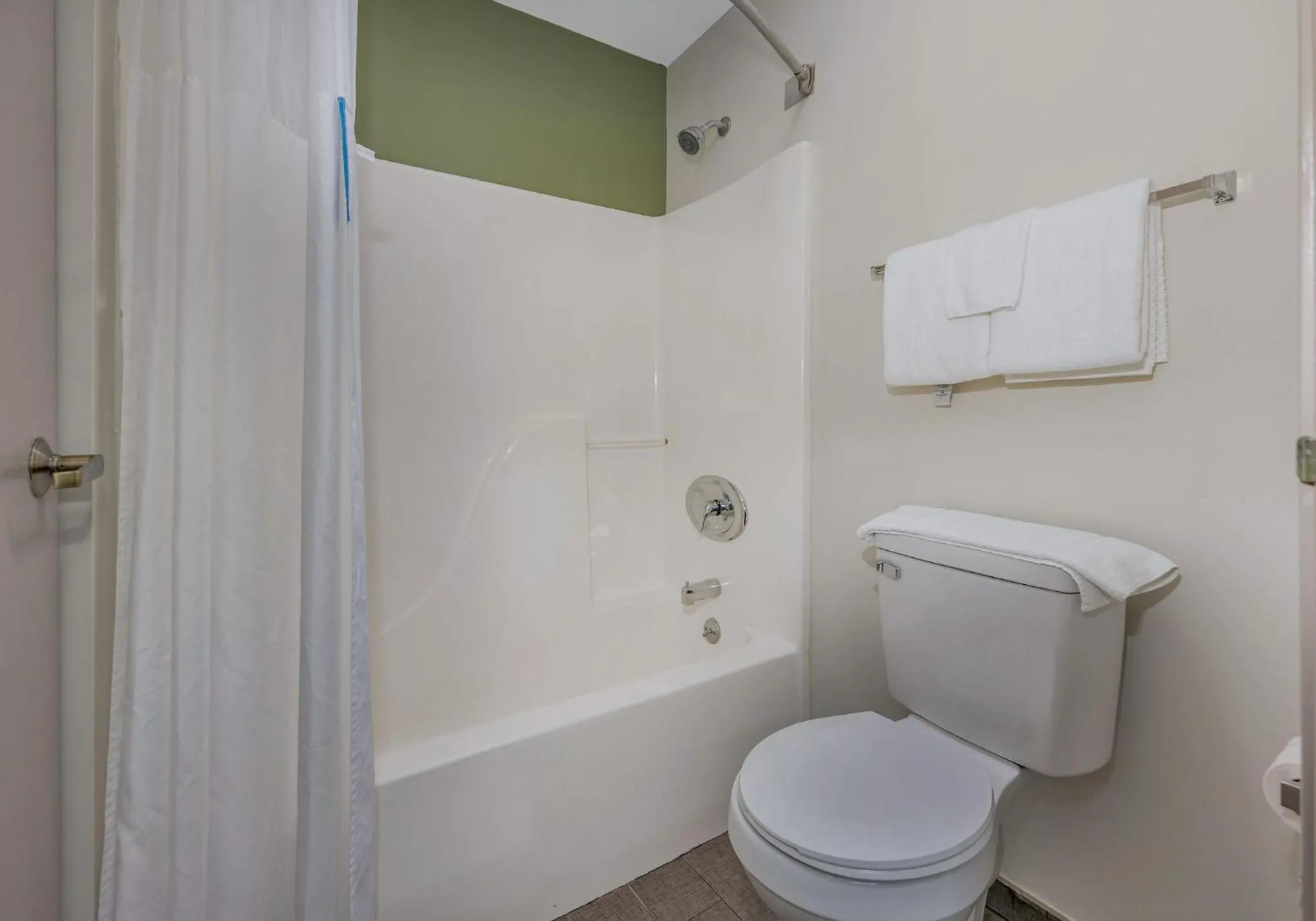 Bathroom in College Inn