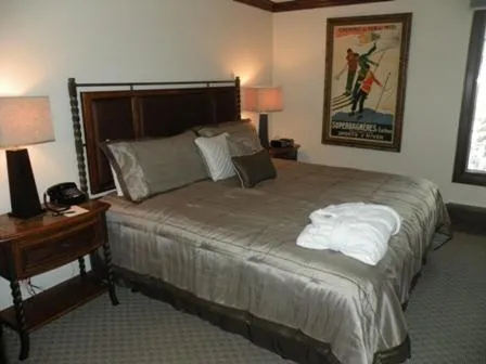 Bed in Vail's Mountain Haus at the Covered Bridge