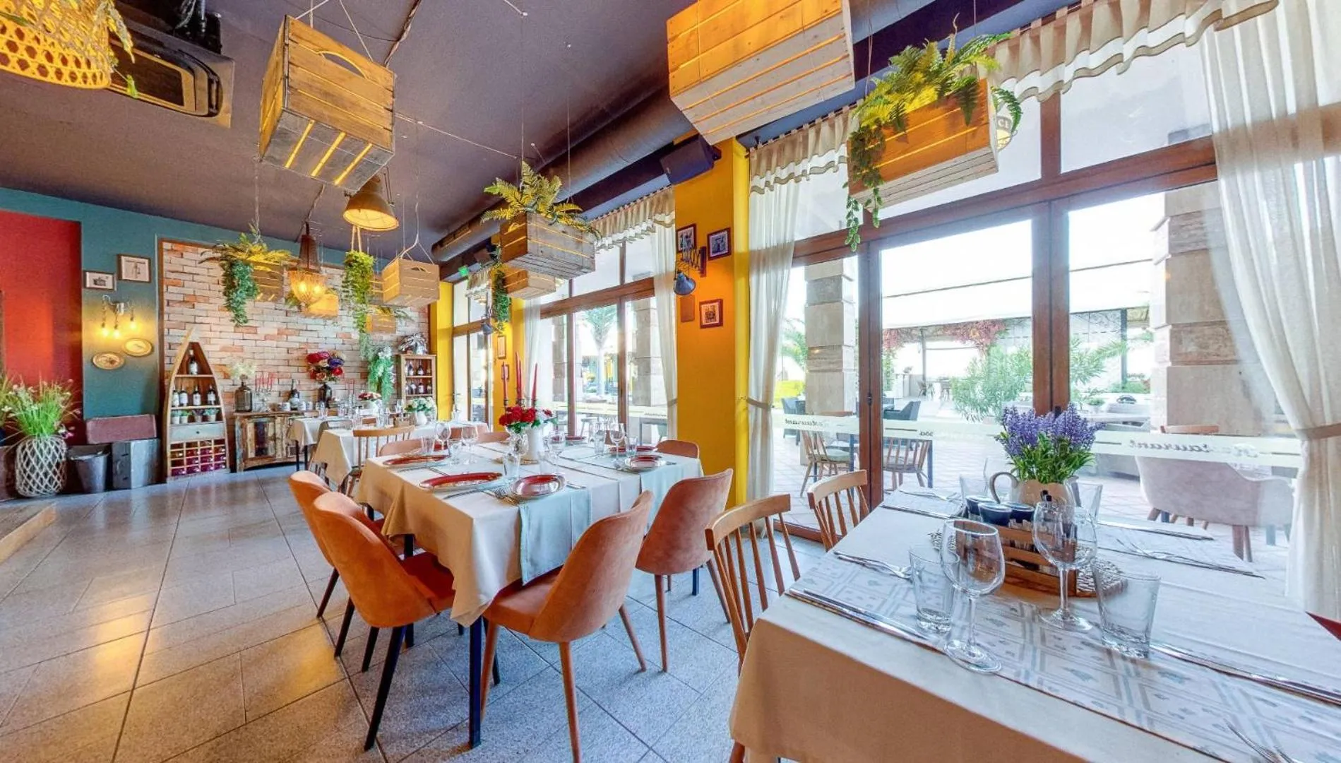 Restaurant/places to eat in Maria Palace Complex