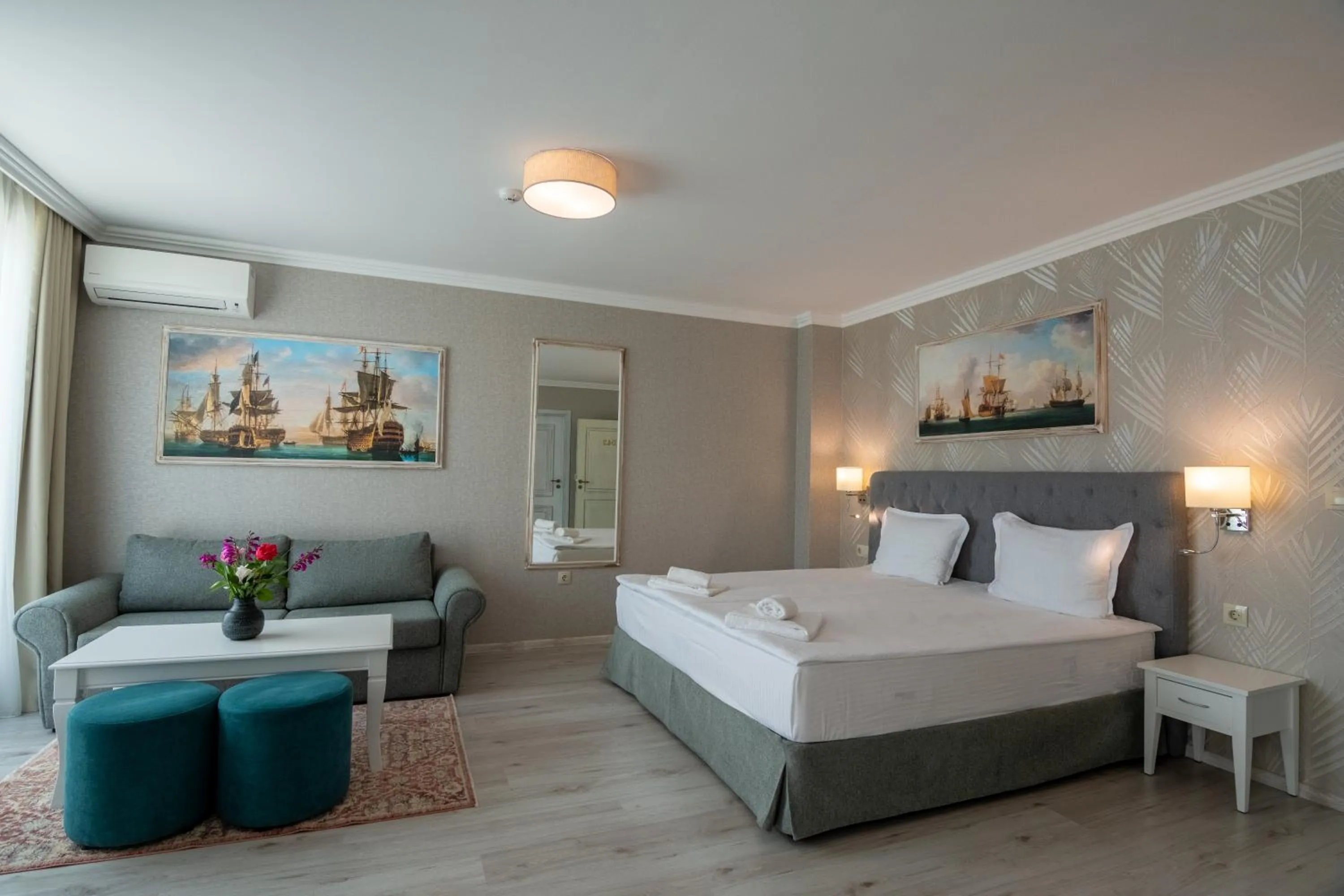 Photo of the whole room, Bed in Maria Palace Complex