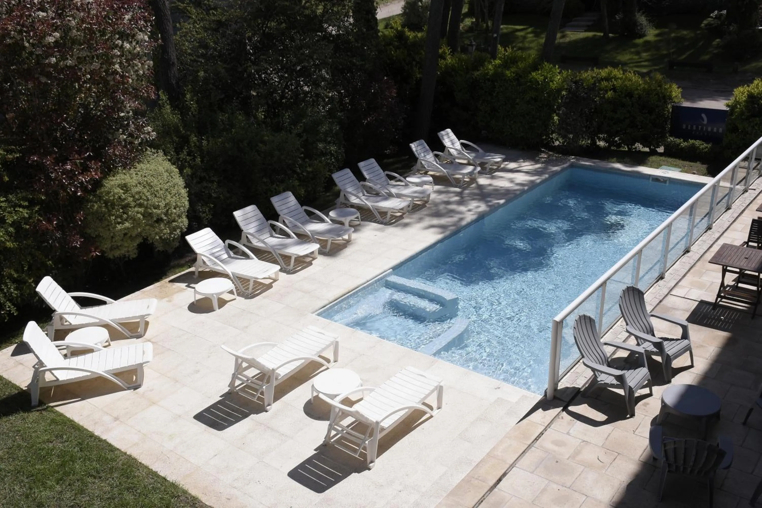 Swimming pool in Destinar Apart