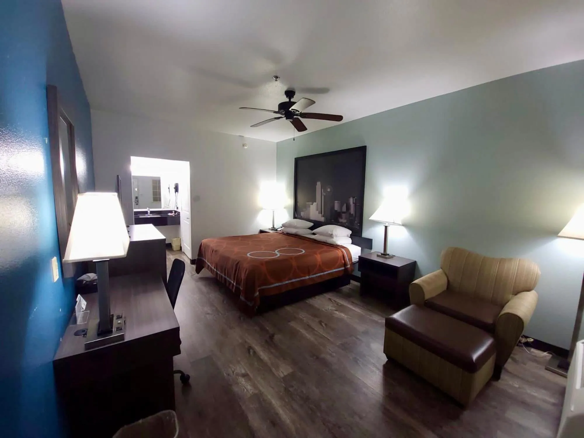 Bedroom, Bed in Super 8 by Wyndham Forney/East Dallas