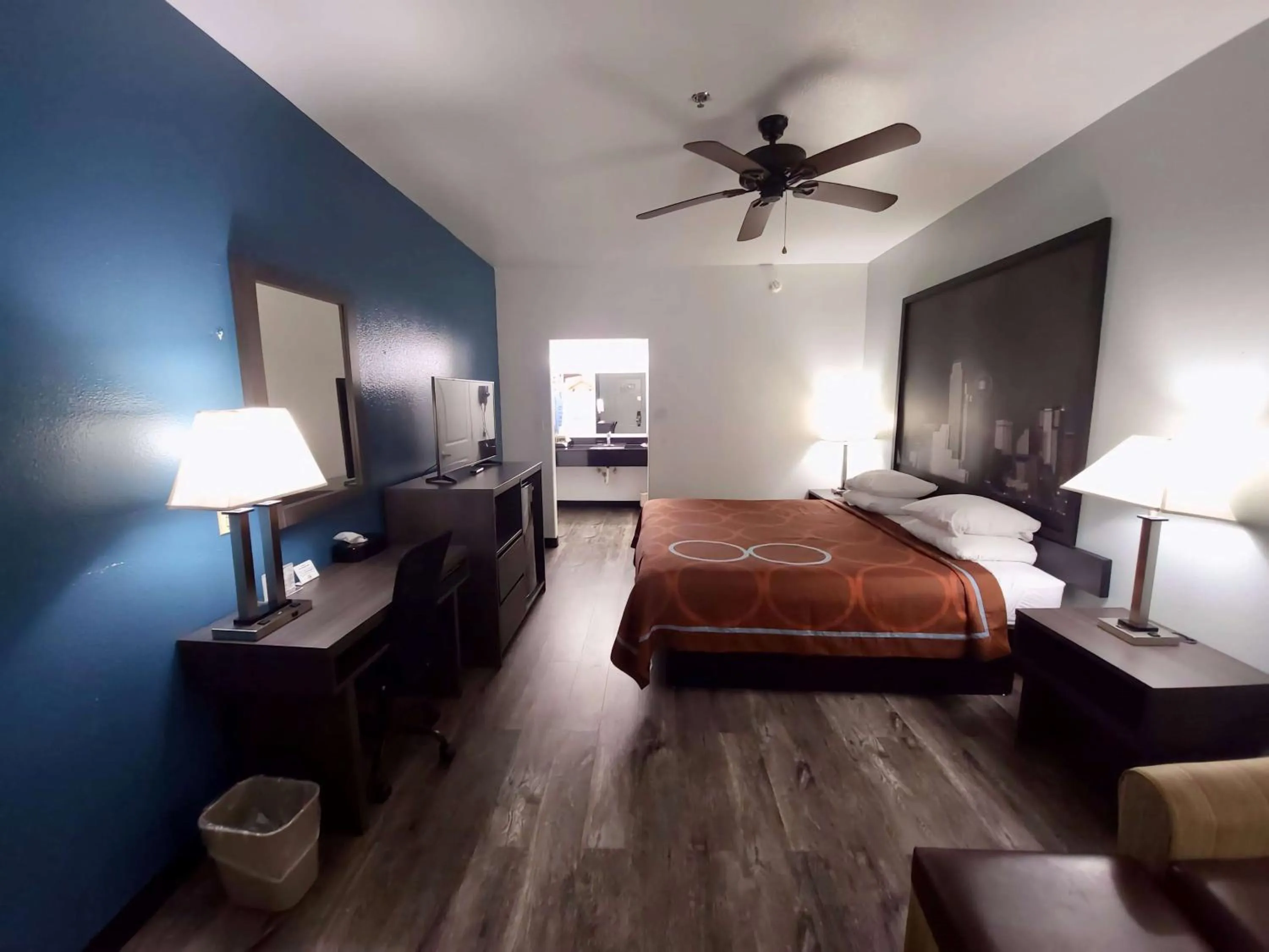 Photo of the whole room, Bed in Super 8 by Wyndham Forney/East Dallas