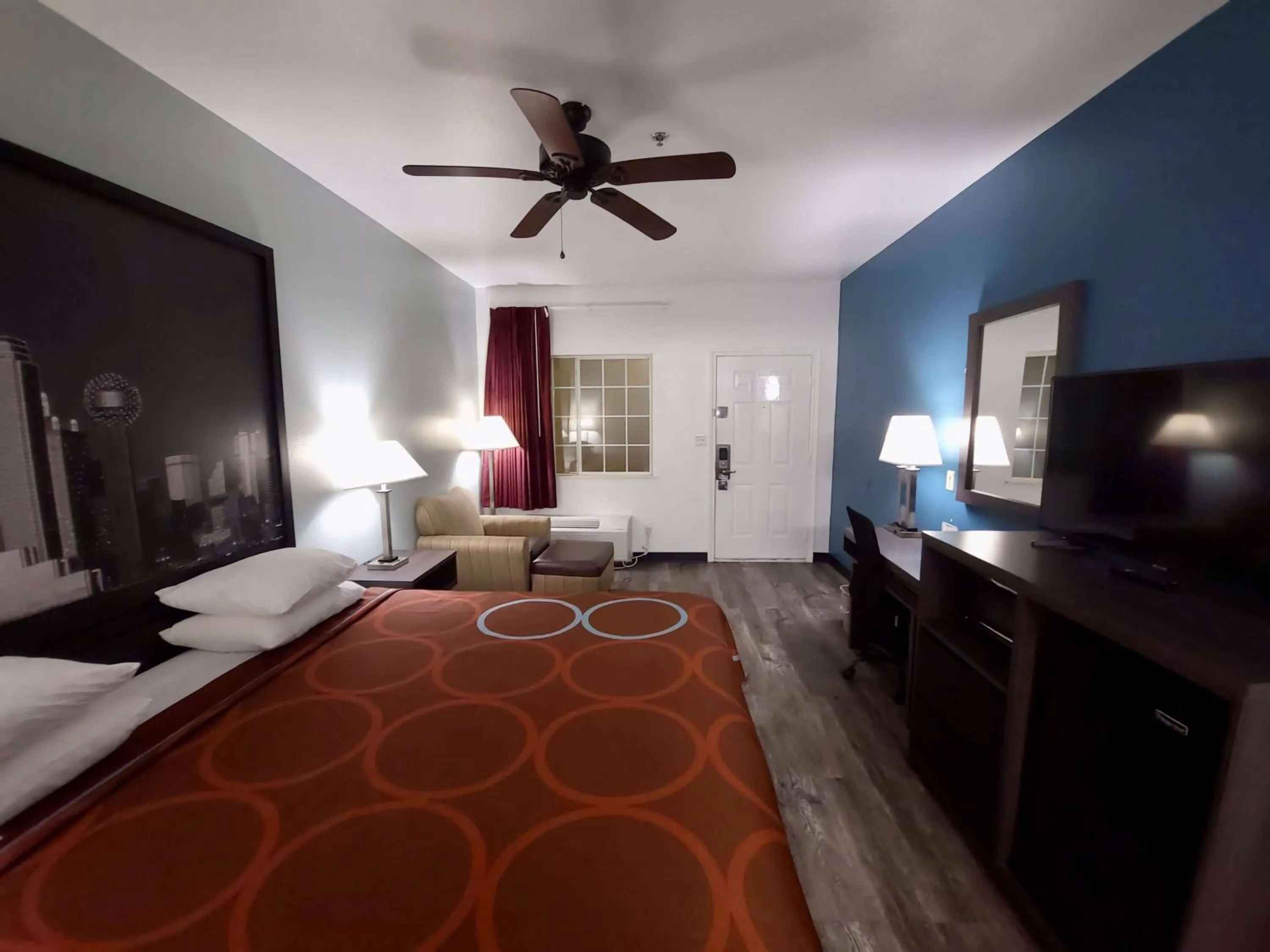 Photo of the whole room, Bed in Super 8 by Wyndham Forney/East Dallas