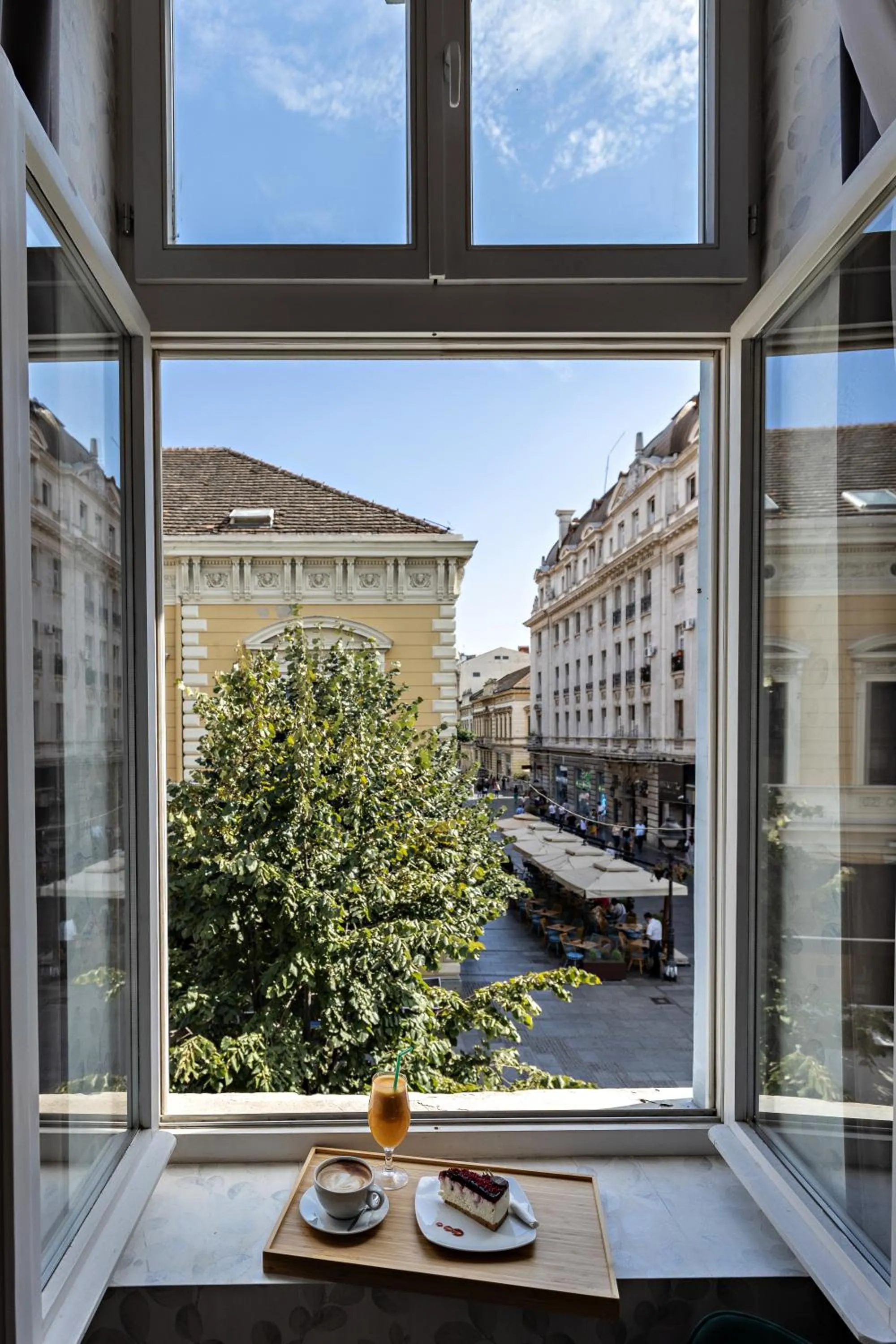 Summer in Maison Royale