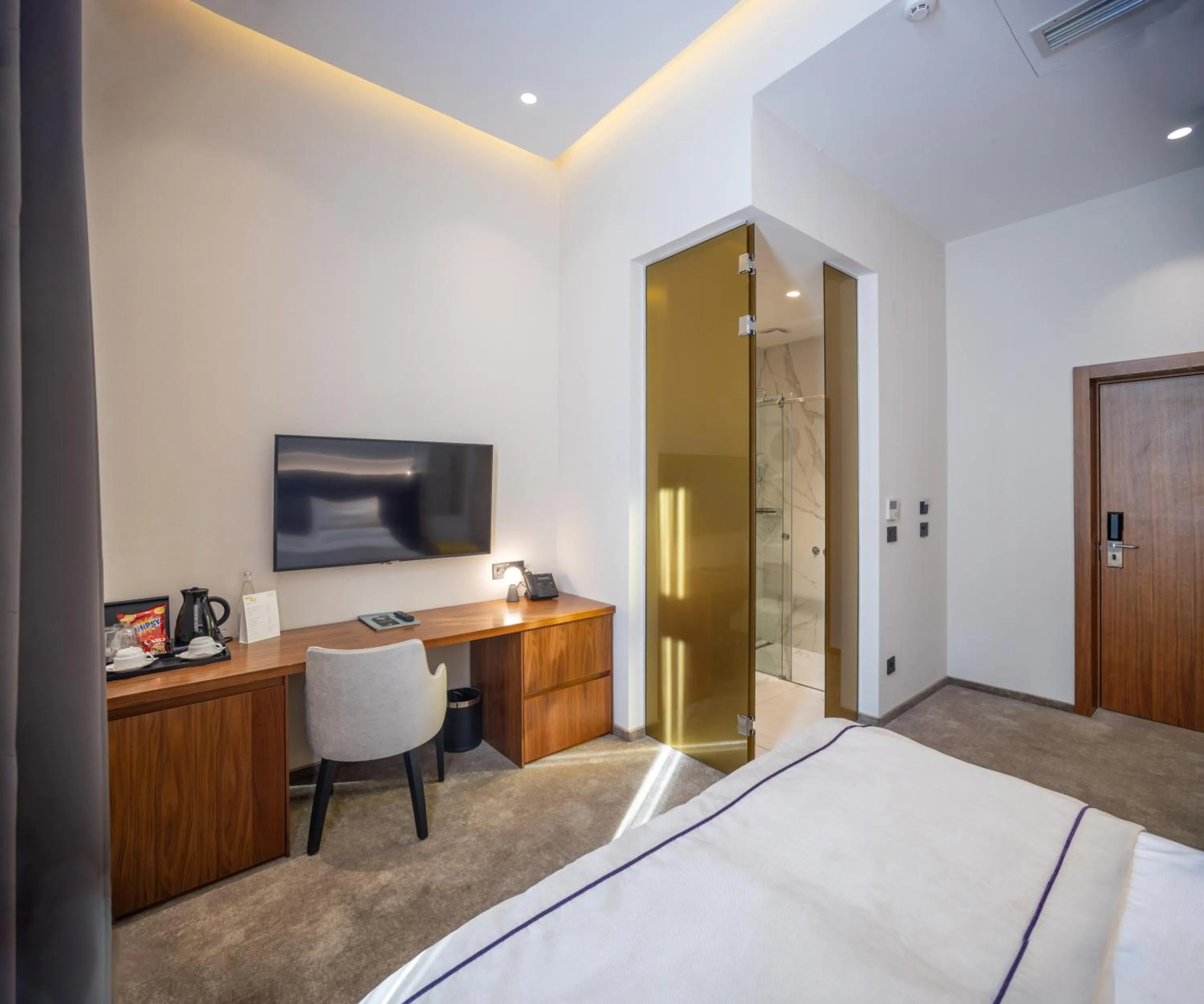 Bedroom, Bed in Maison Royale