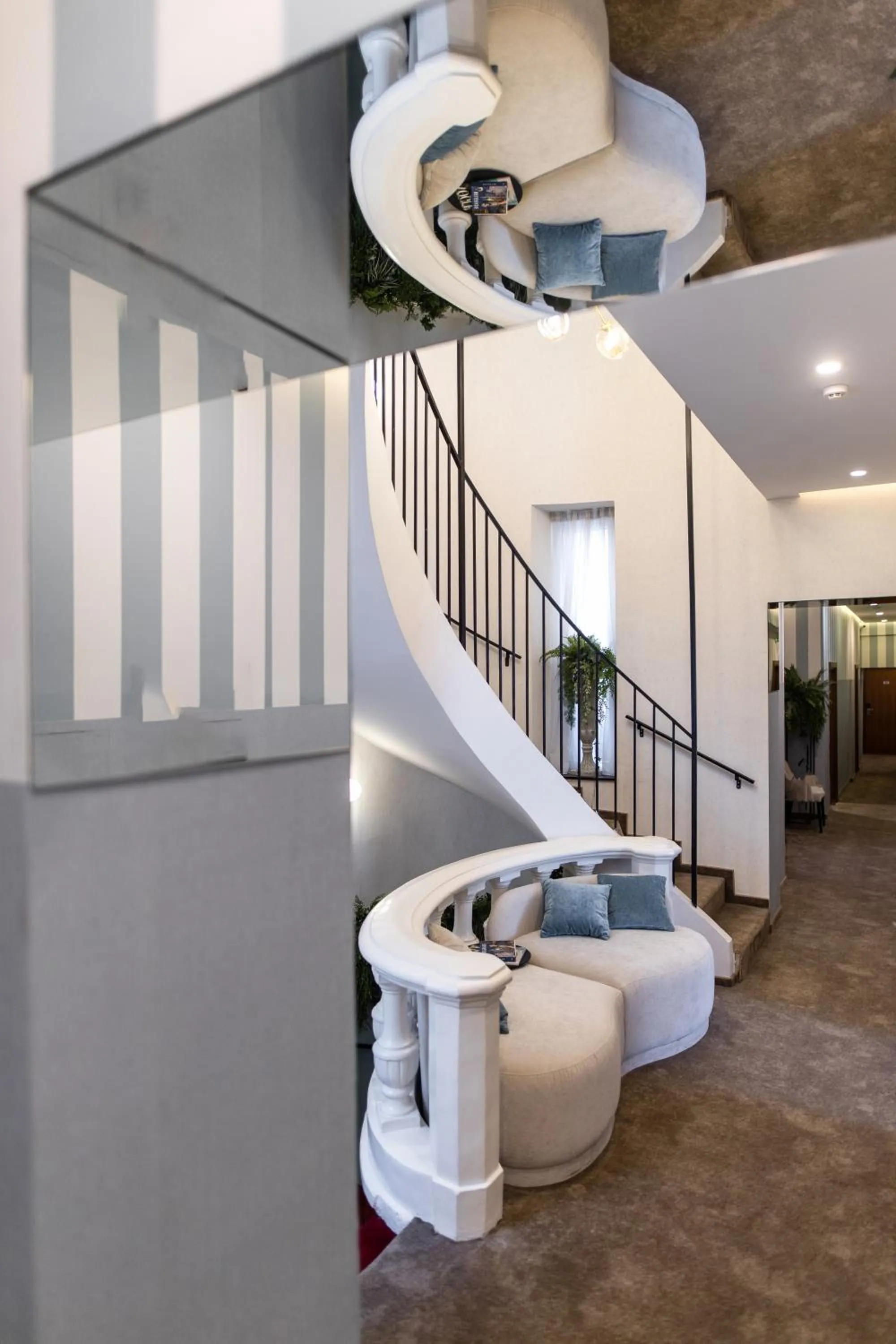 Property building in Maison Royale