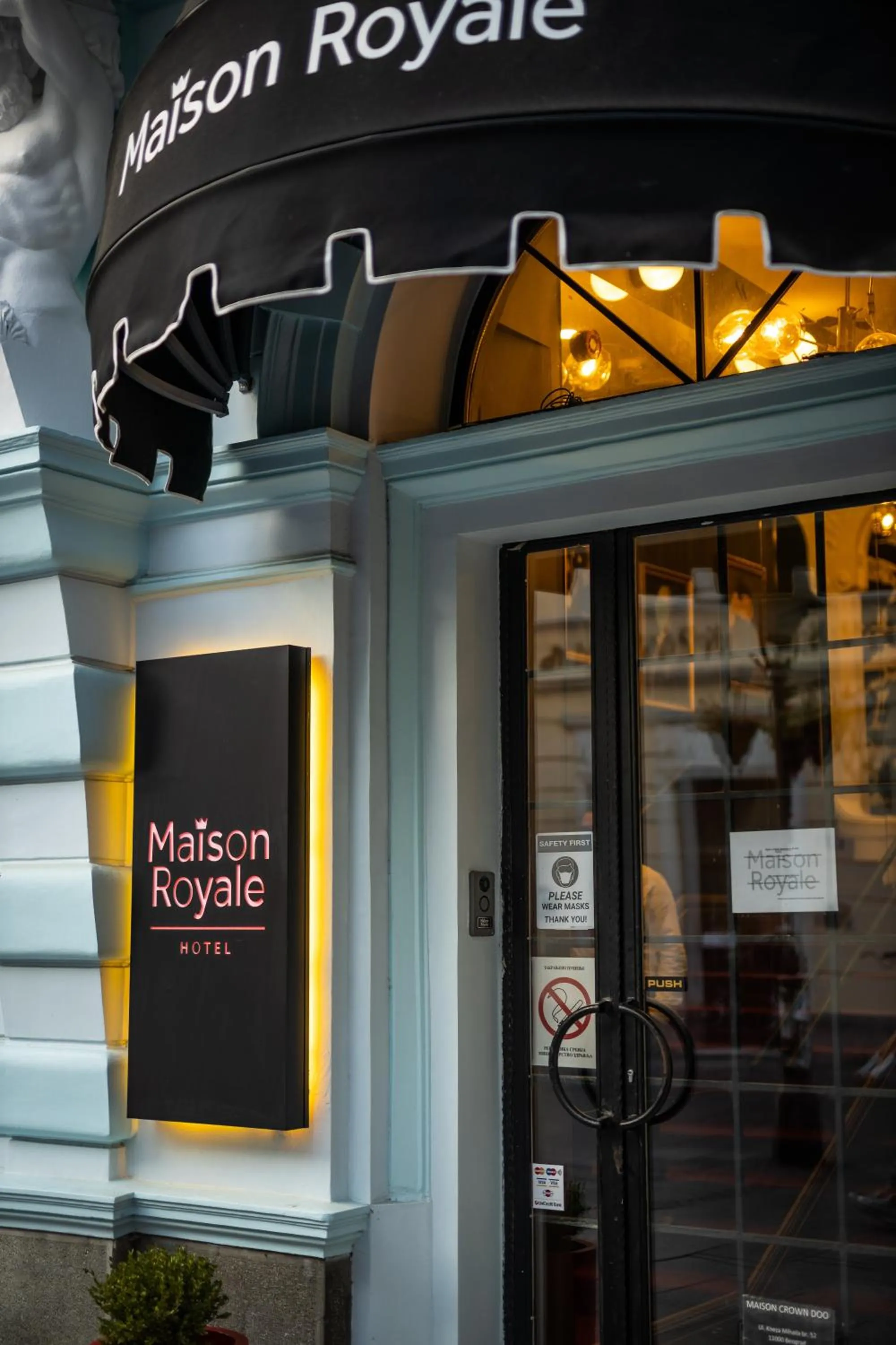 Facade/entrance in Maison Royale
