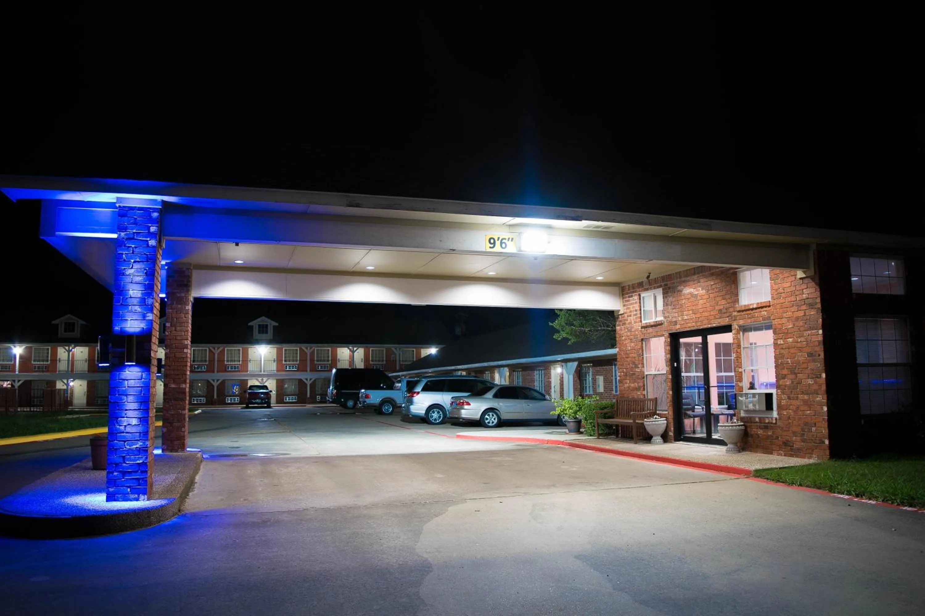 Facade/entrance in Countryside Inn