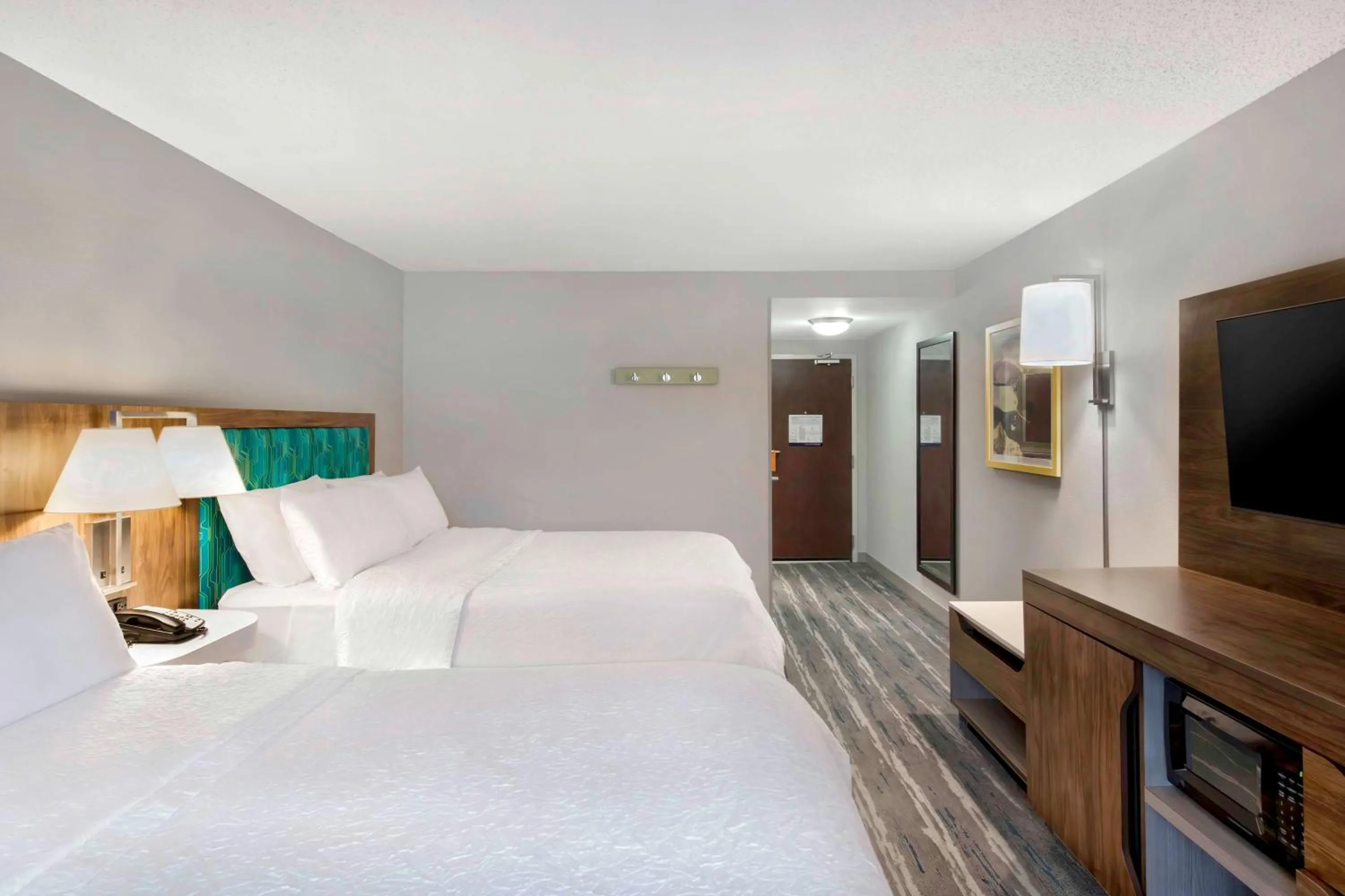 Bed in Hampton Inn & Suites Jackson