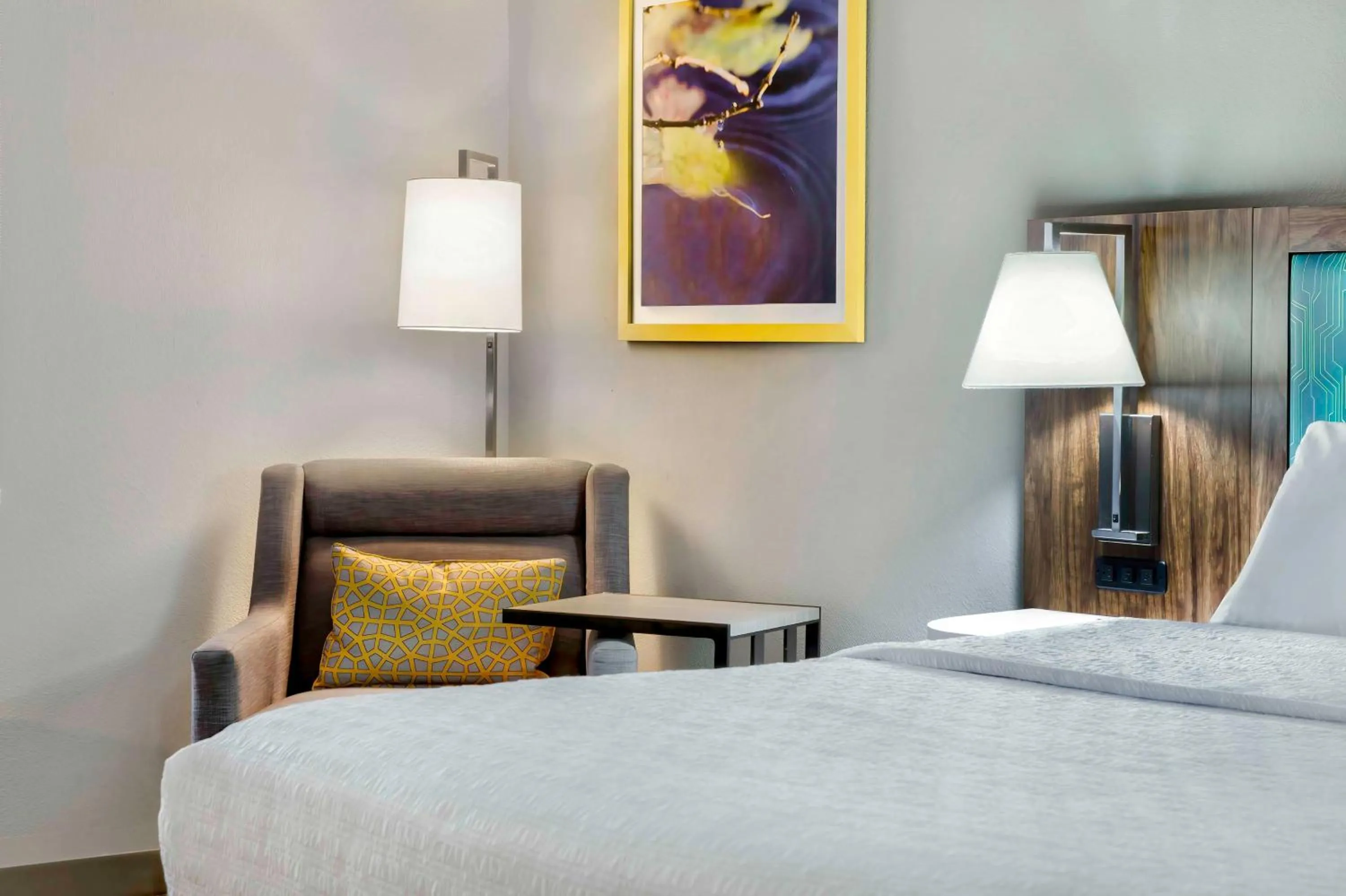 Bed in Hampton Inn & Suites Jackson